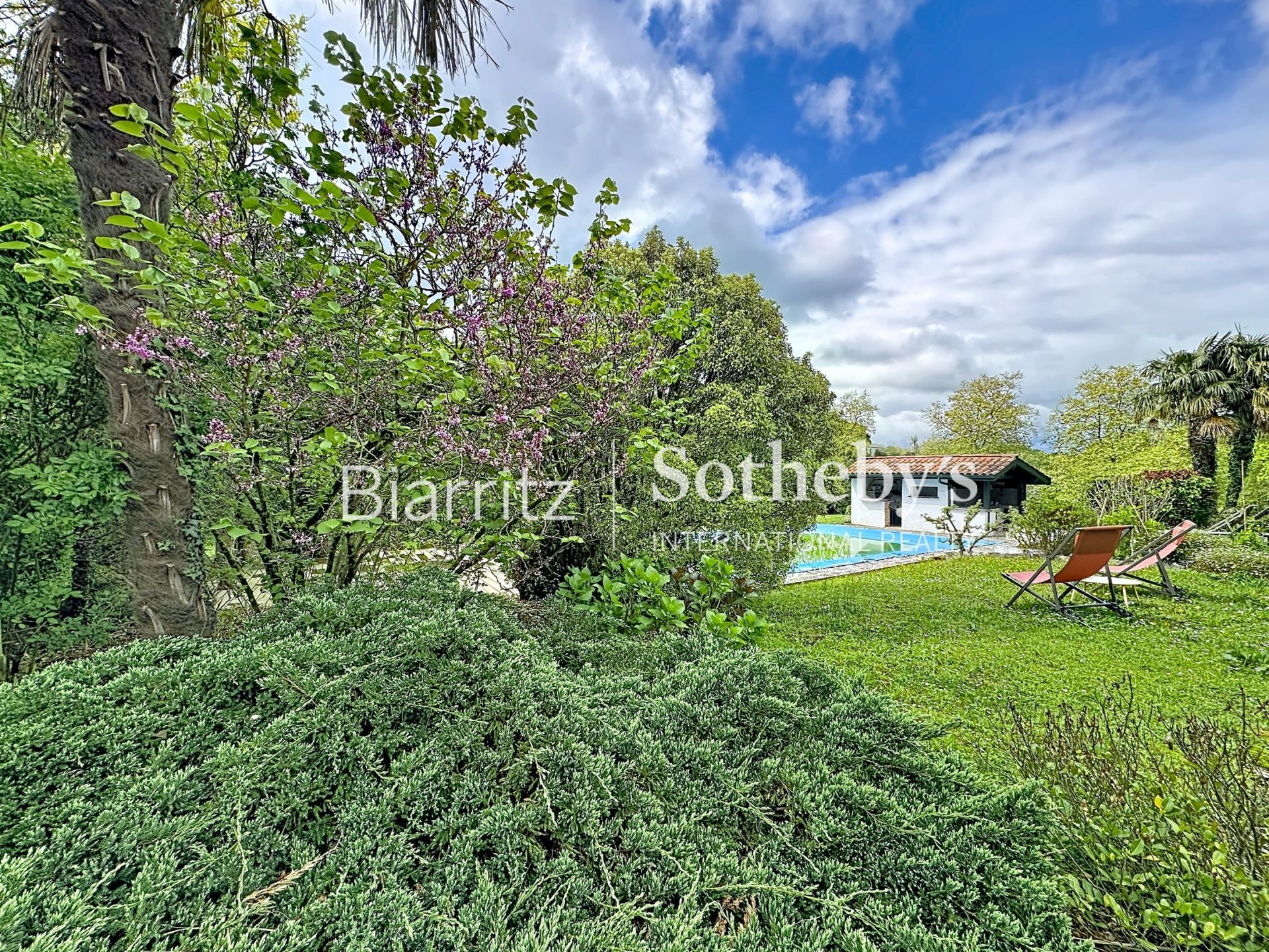 luxury house 9 Rooms for sale on ASCAIN (64310)