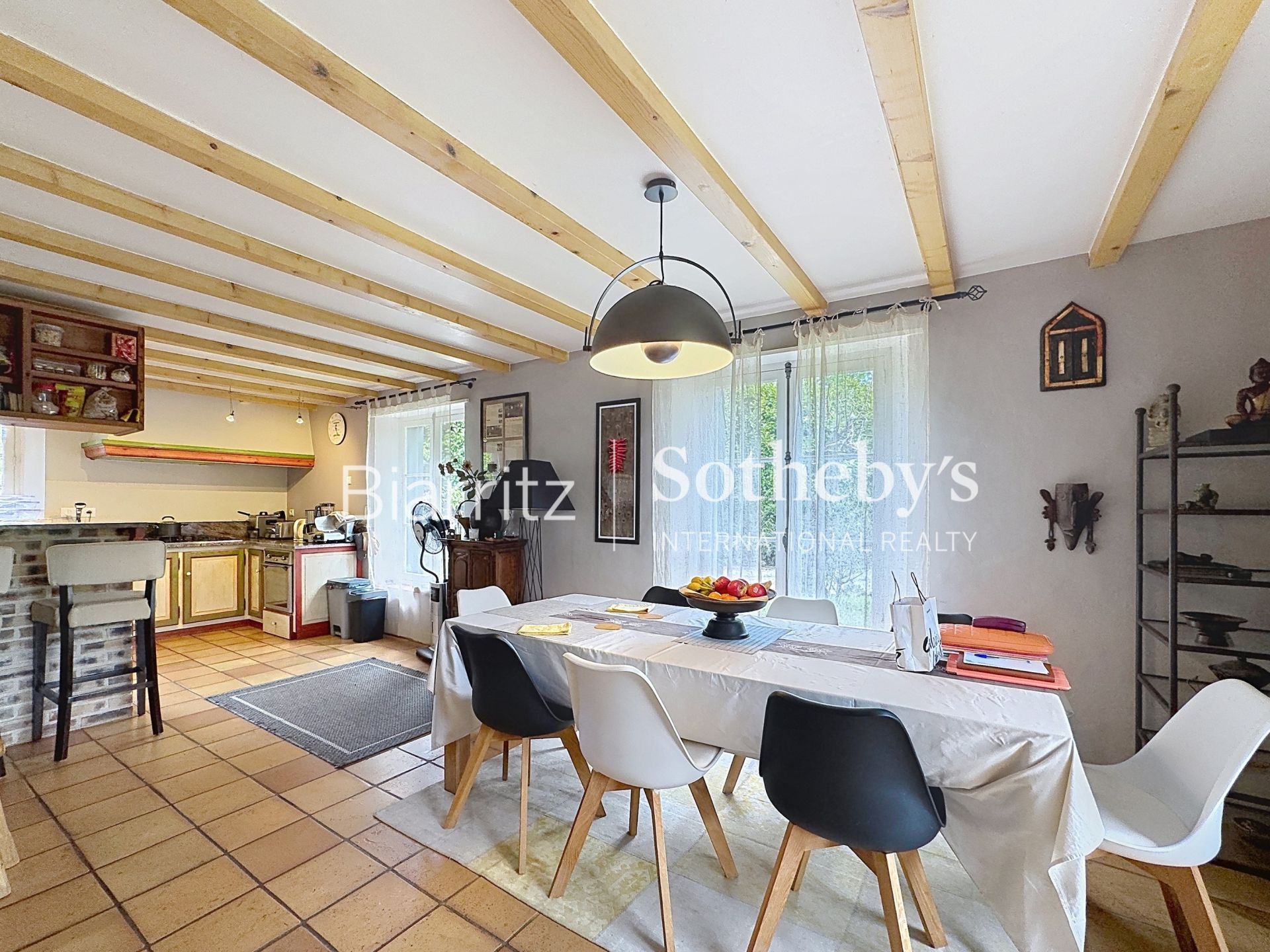 luxury house 9 Rooms for sale on ASCAIN (64310)
