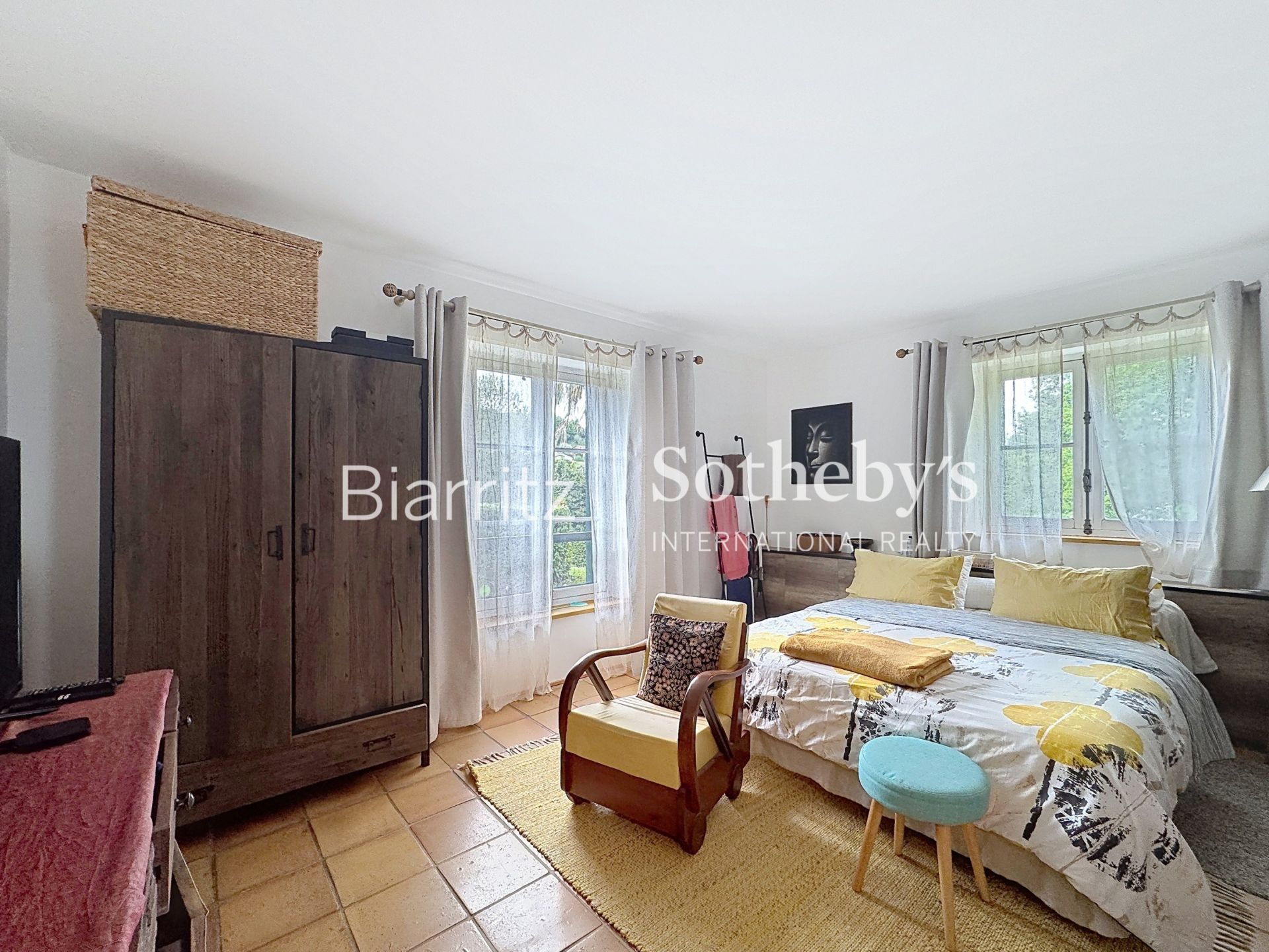 luxury house 9 Rooms for sale on ASCAIN (64310)