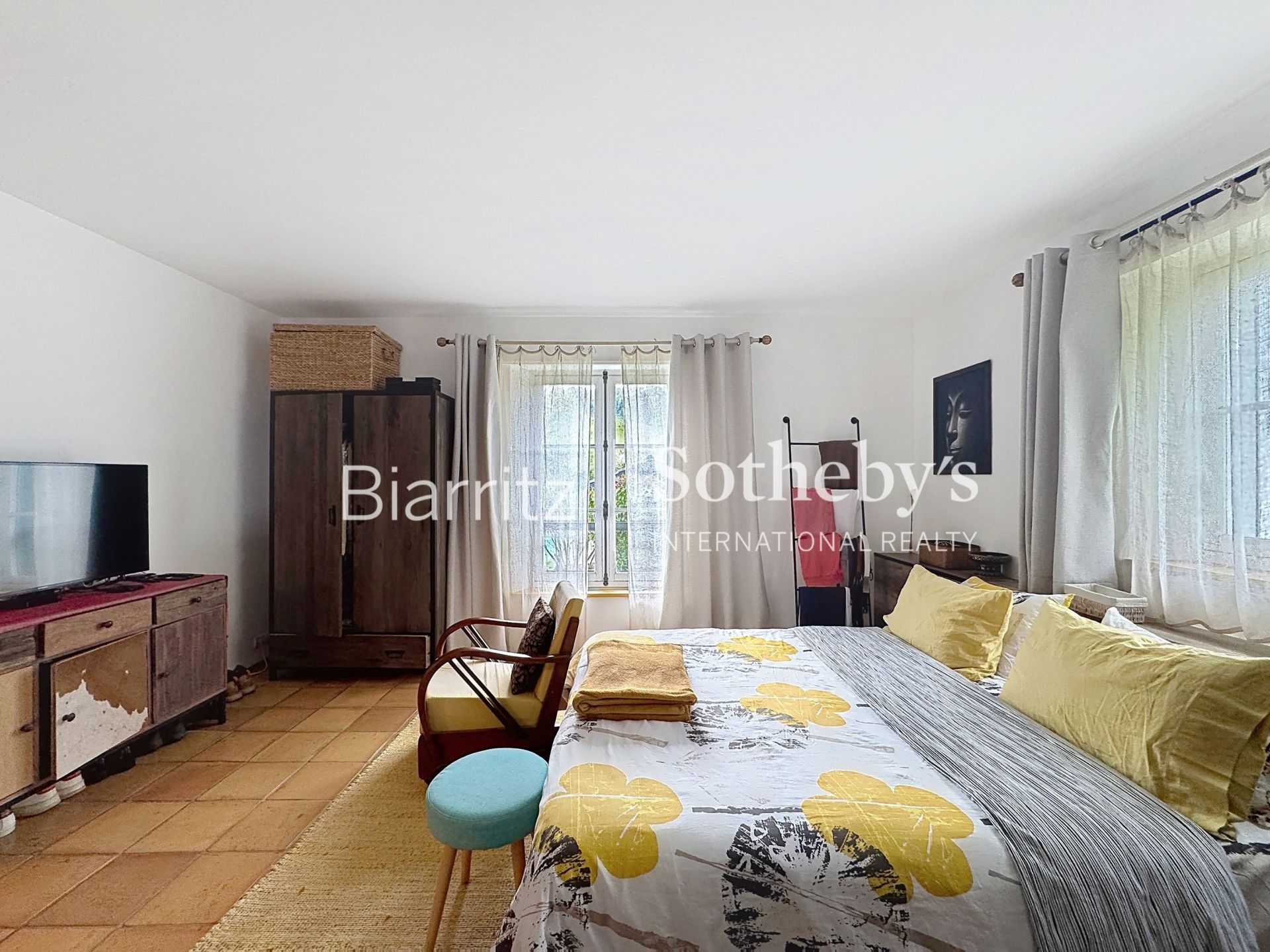 luxury house 9 Rooms for sale on ASCAIN (64310)