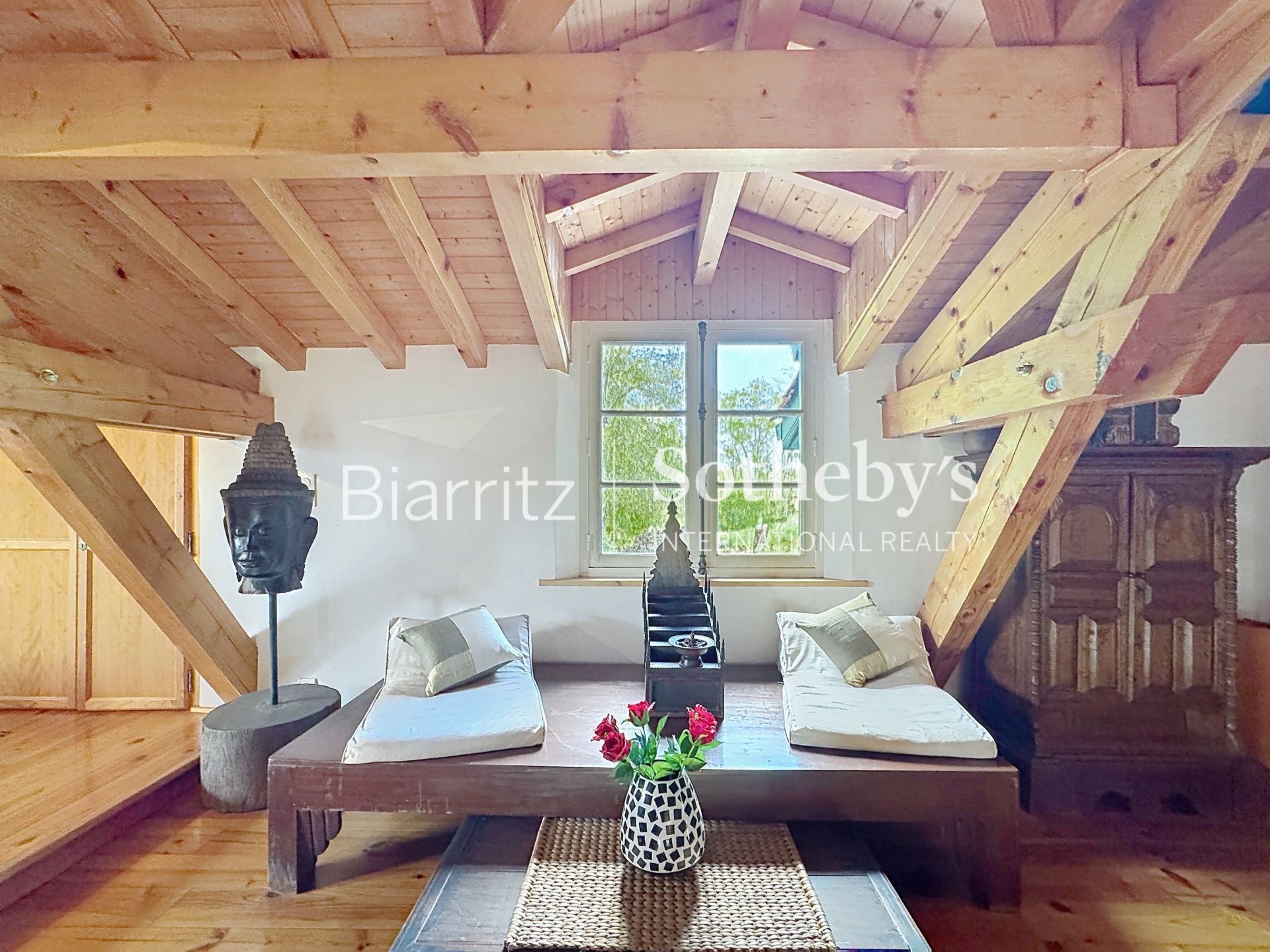 luxury house 9 Rooms for sale on ASCAIN (64310)