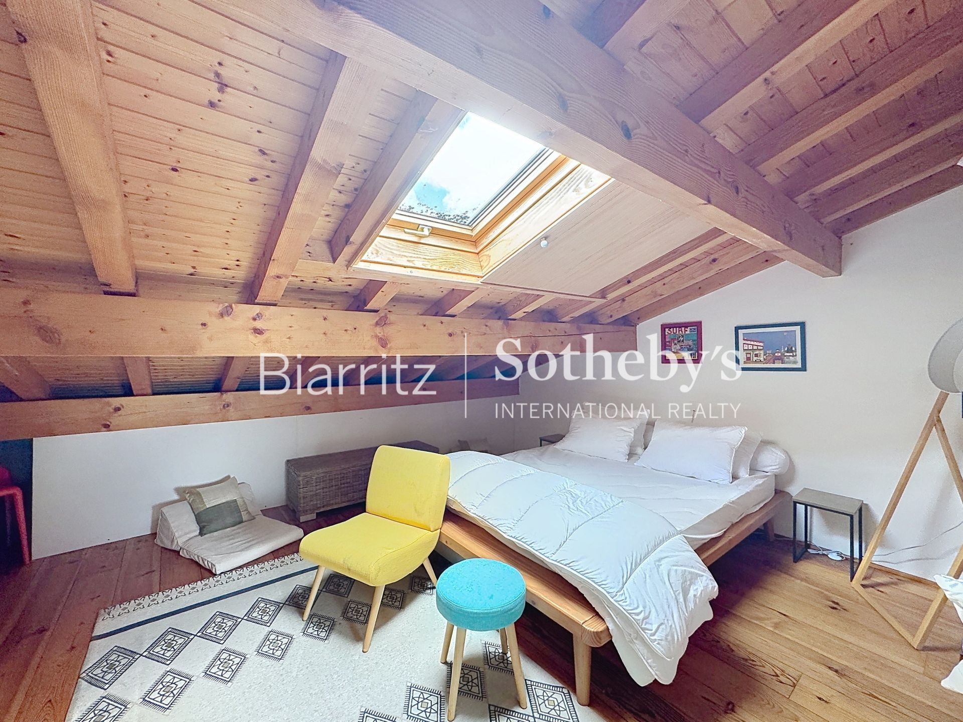 luxury house 9 Rooms for sale on ASCAIN (64310)