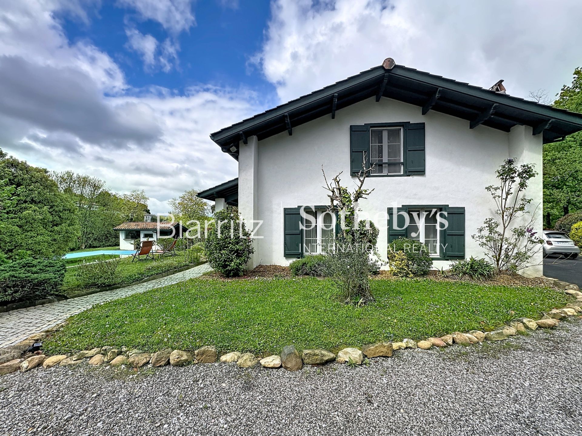 luxury house 9 Rooms for sale on ASCAIN (64310)