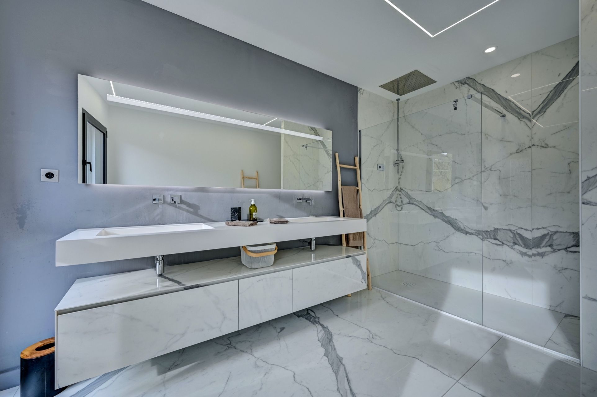 luxury house 6 Rooms for sale on AIX EN PROVENCE (13100)