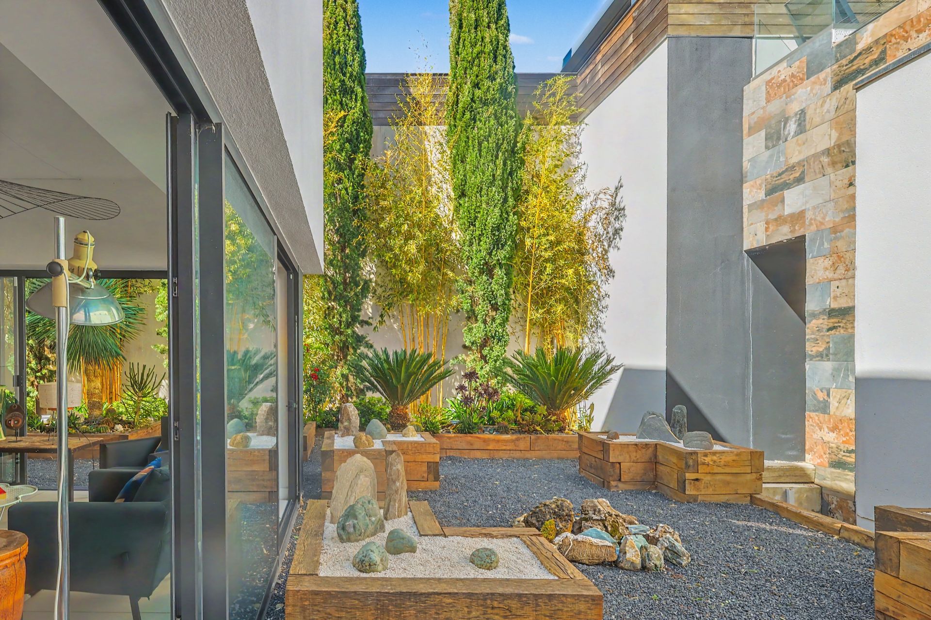 luxury house 6 Rooms for sale on AIX EN PROVENCE (13100)