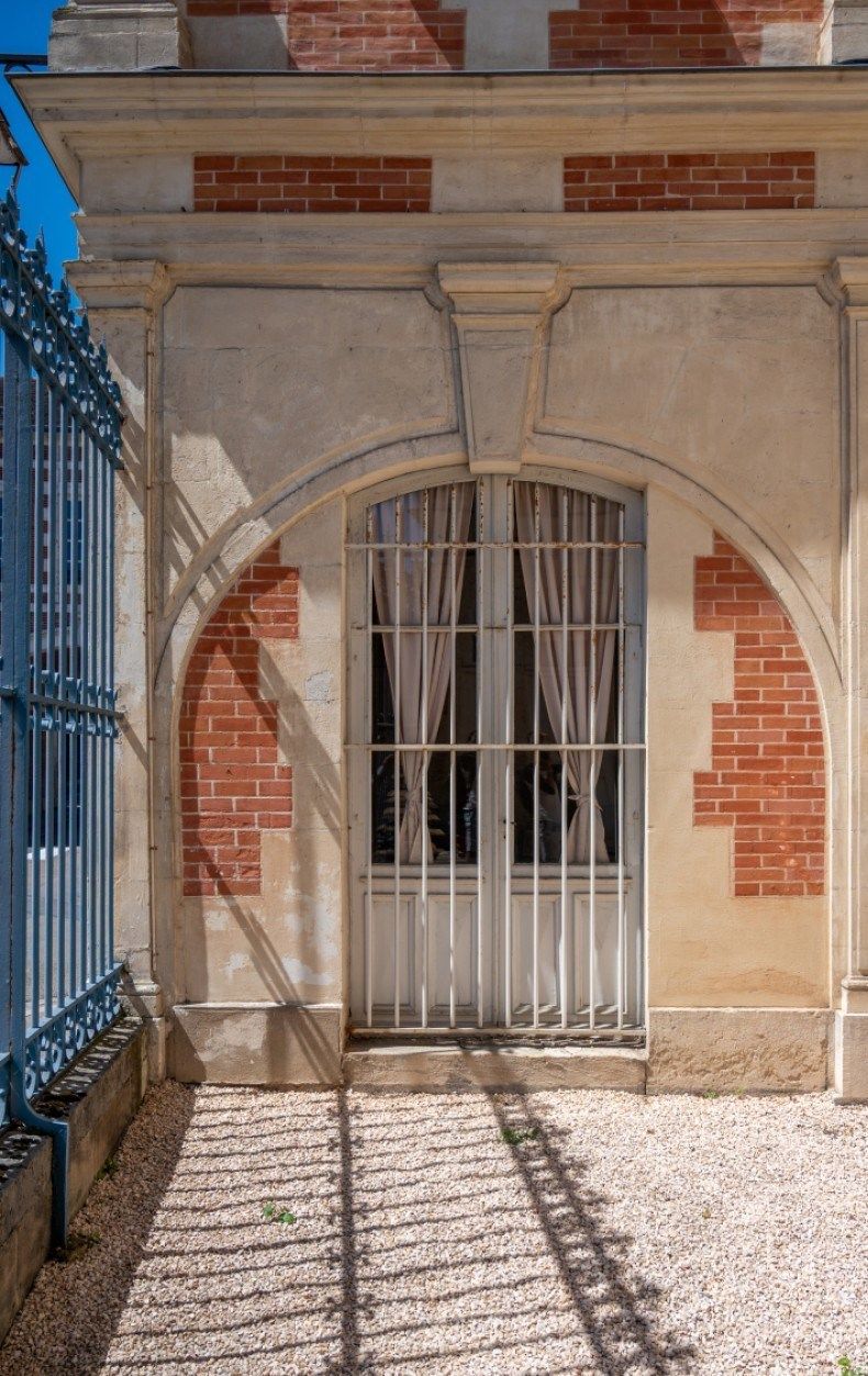 luxury house 6 Rooms for sale on AUXERRE (89000)