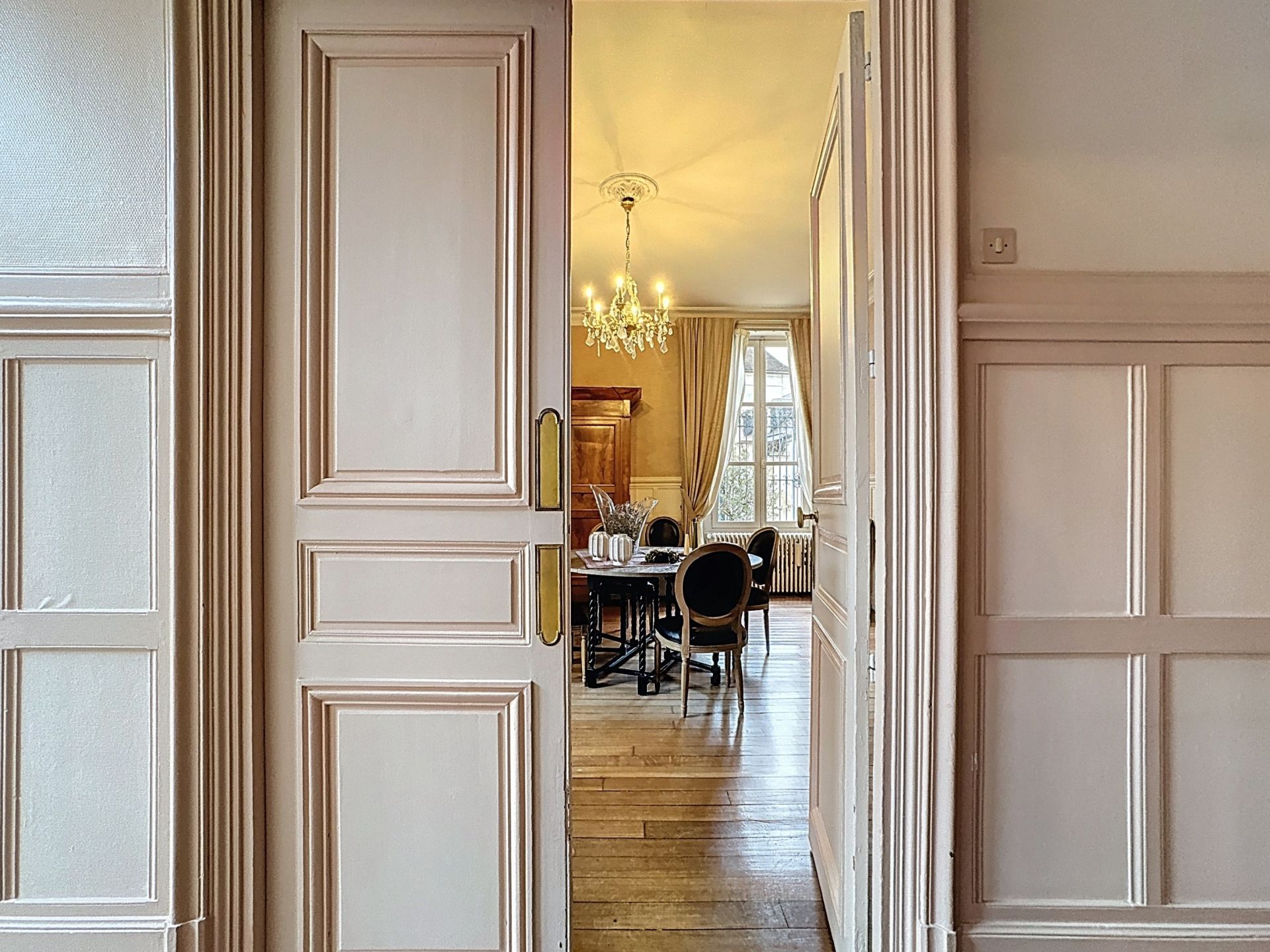 luxury house 6 Rooms for sale on AUXERRE (89000)