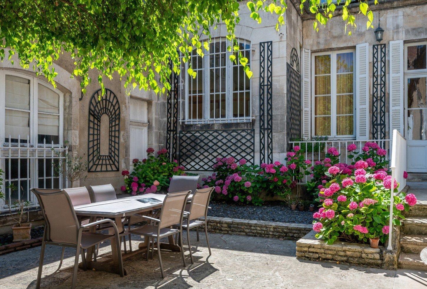 luxury house 6 Rooms for sale on AUXERRE (89000)