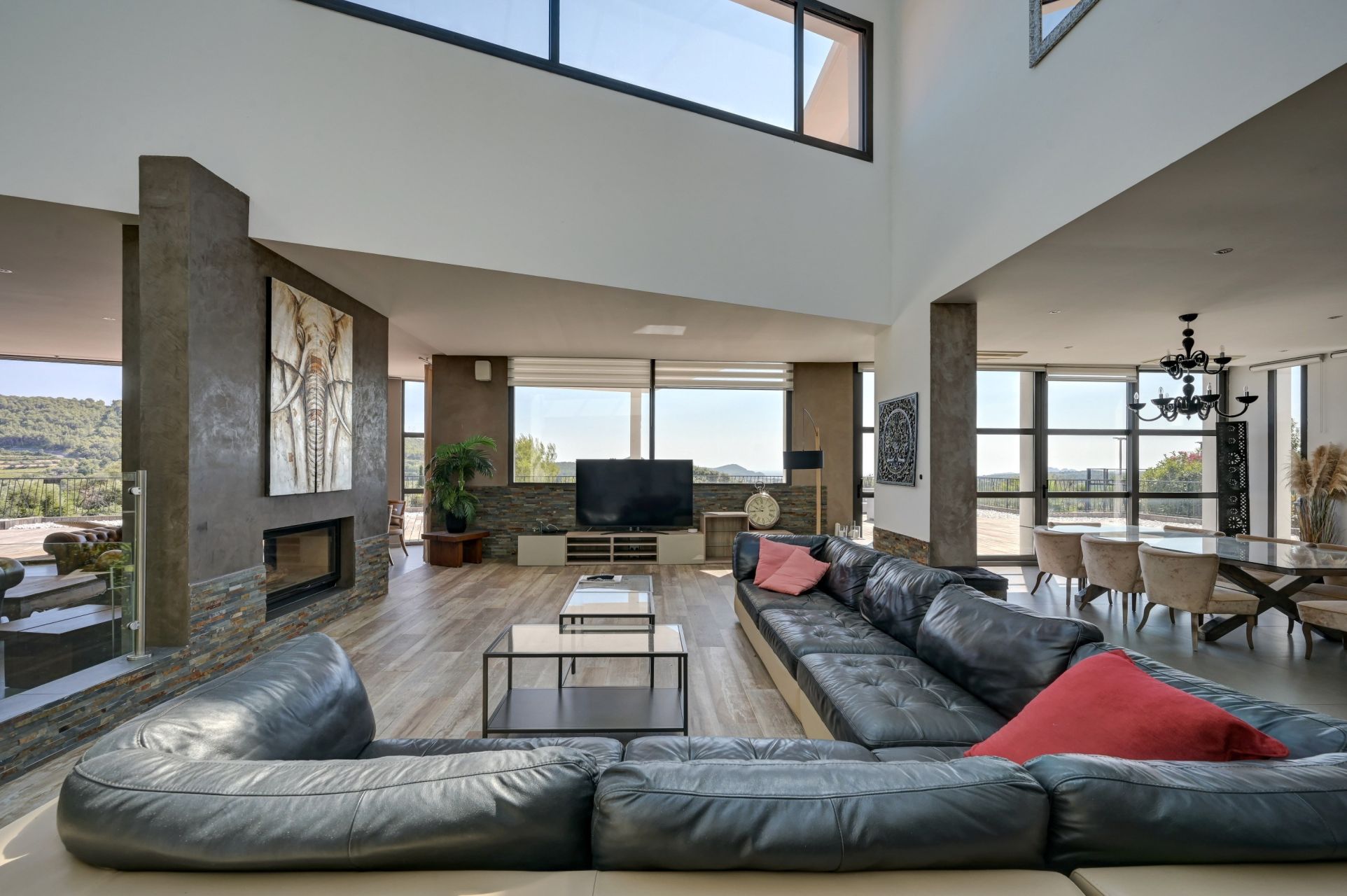 luxury house 8 Rooms for rent on LA CADIERE D AZUR (83740)