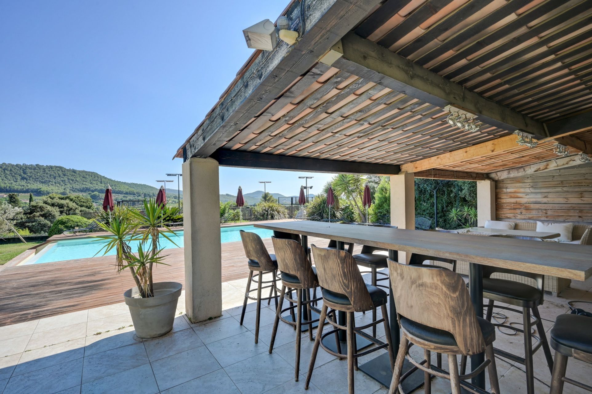 luxury house 8 Rooms for rent on LA CADIERE D AZUR (83740)