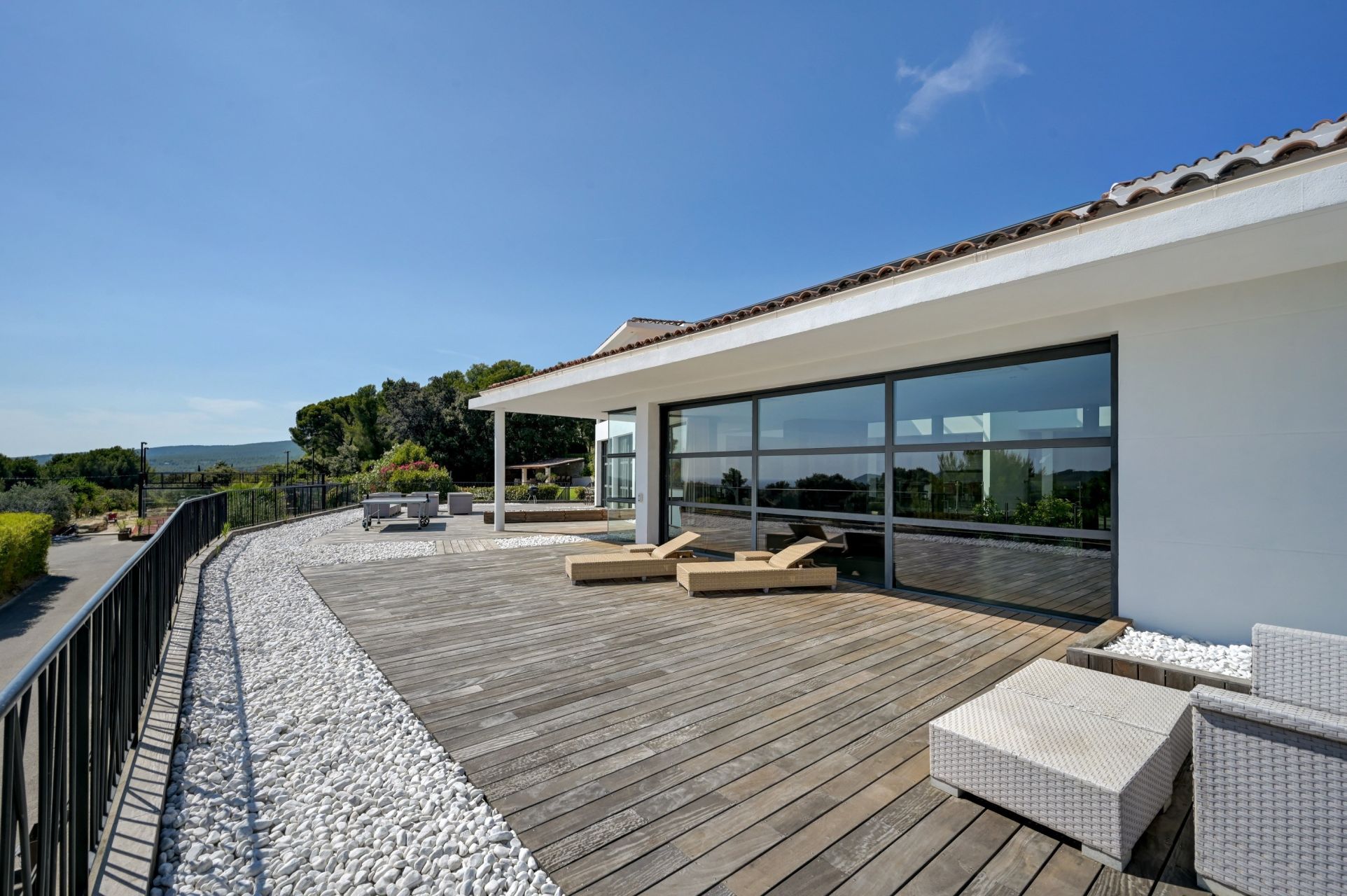 luxury house 8 Rooms for rent on LA CADIERE D AZUR (83740)