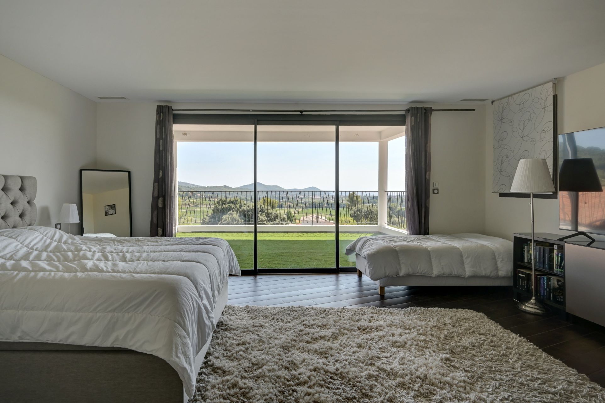 luxury house 8 Rooms for rent on LA CADIERE D AZUR (83740)