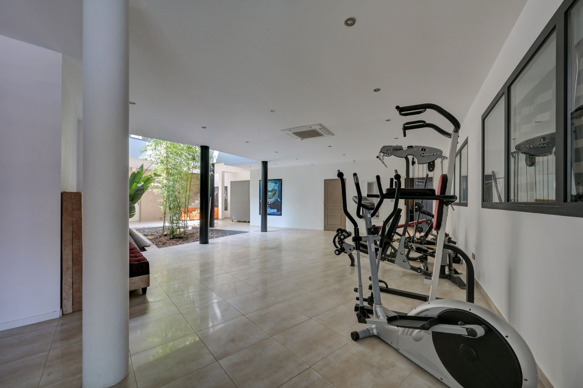 luxury house 8 Rooms for rent on LA CADIERE D AZUR (83740)