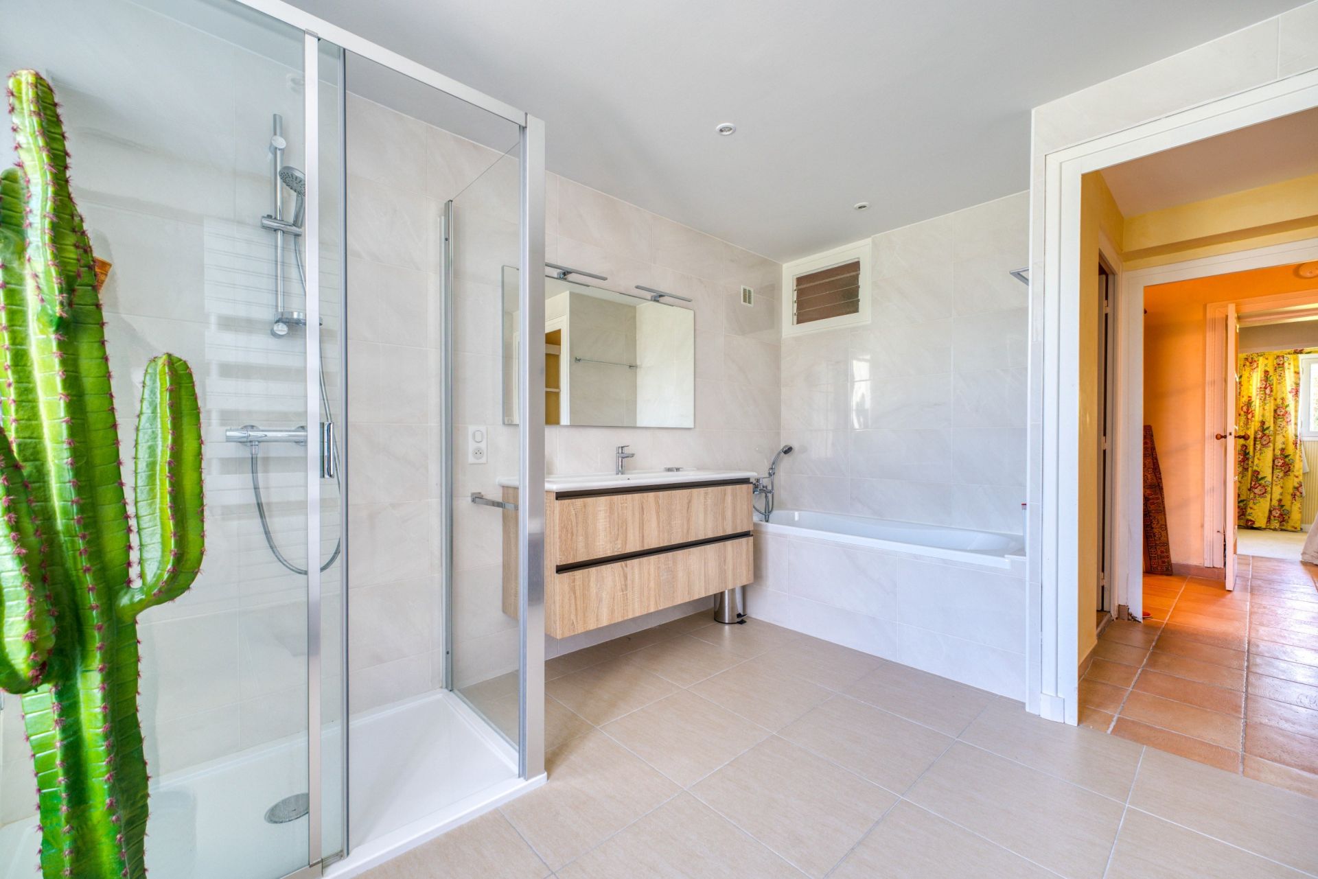 luxury house 11 Rooms for sale on BREUILLET (17920)