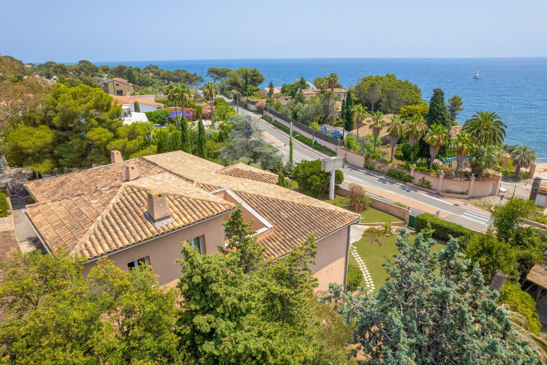 maison provençale de luxe 12 Pièces en vente sur LES ISSAMBRES (83380)