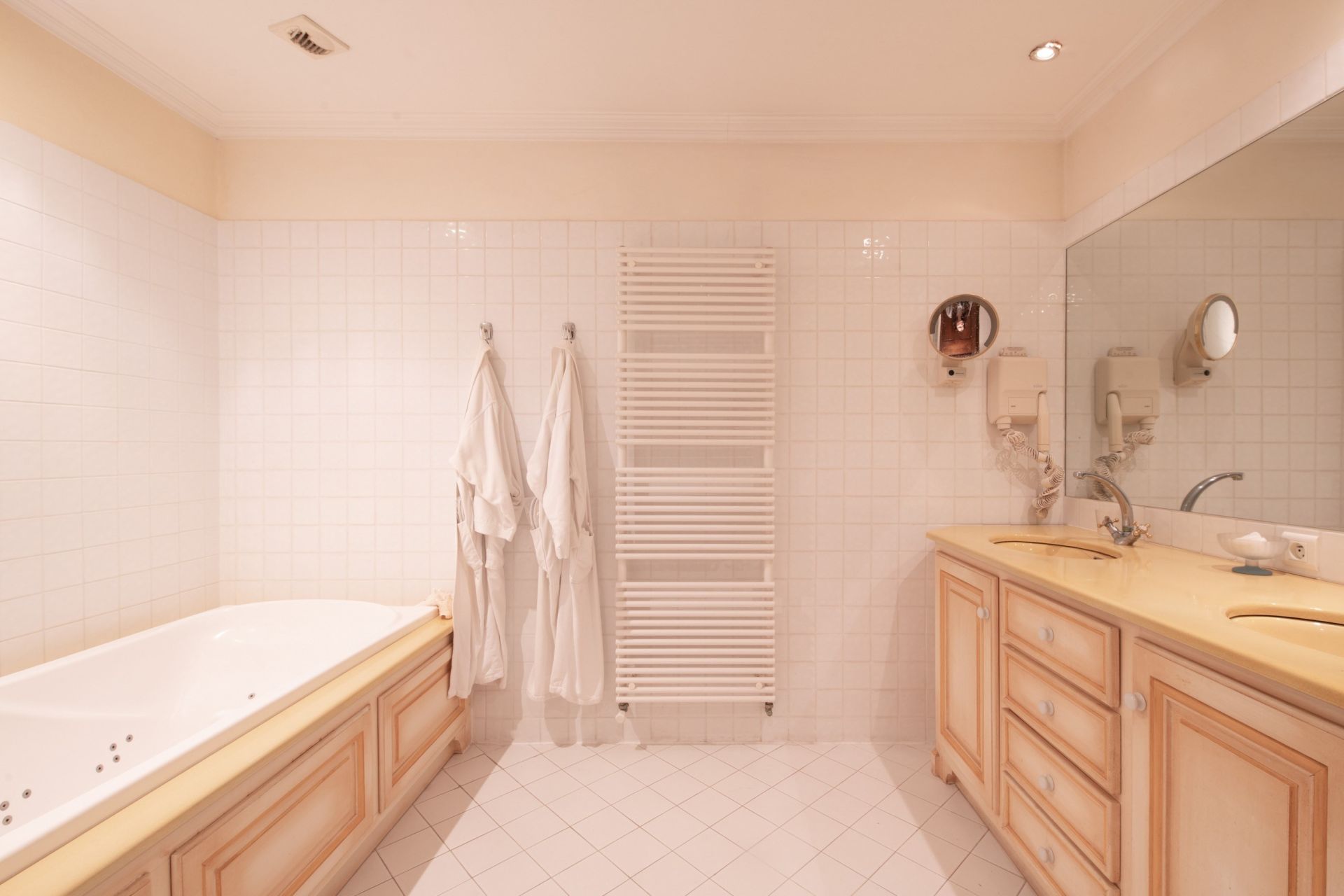 maison provençale de luxe 12 Pièces en vente sur LES ISSAMBRES (83380)