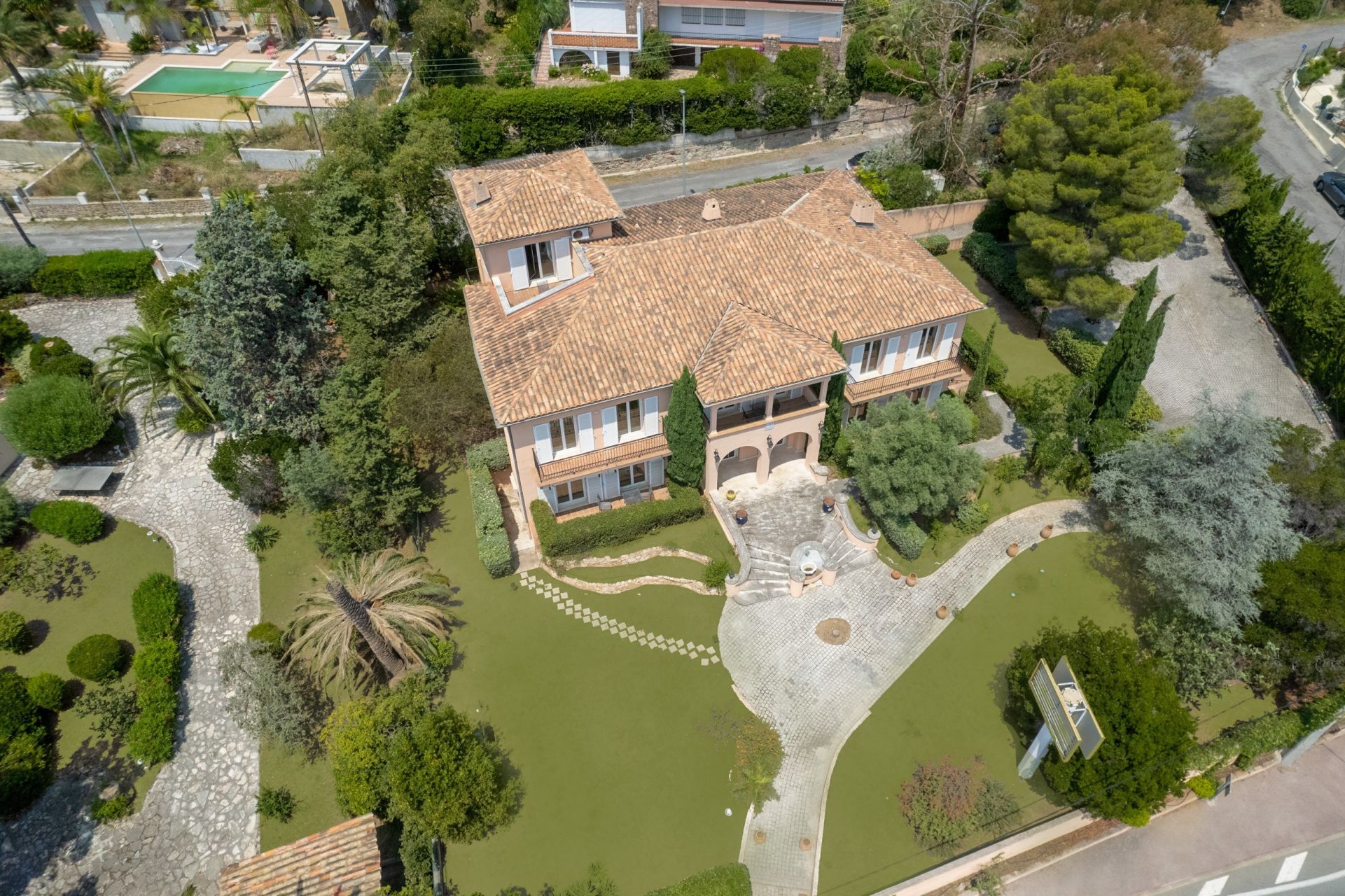 maison provençale de luxe 12 Pièces en vente sur LES ISSAMBRES (83380)