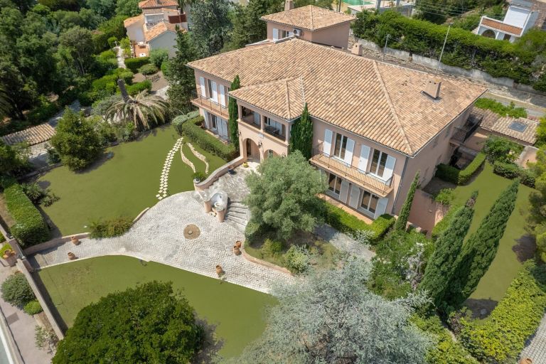 maison provençale de luxe 12 Pièces en vente sur LES ISSAMBRES (83380)