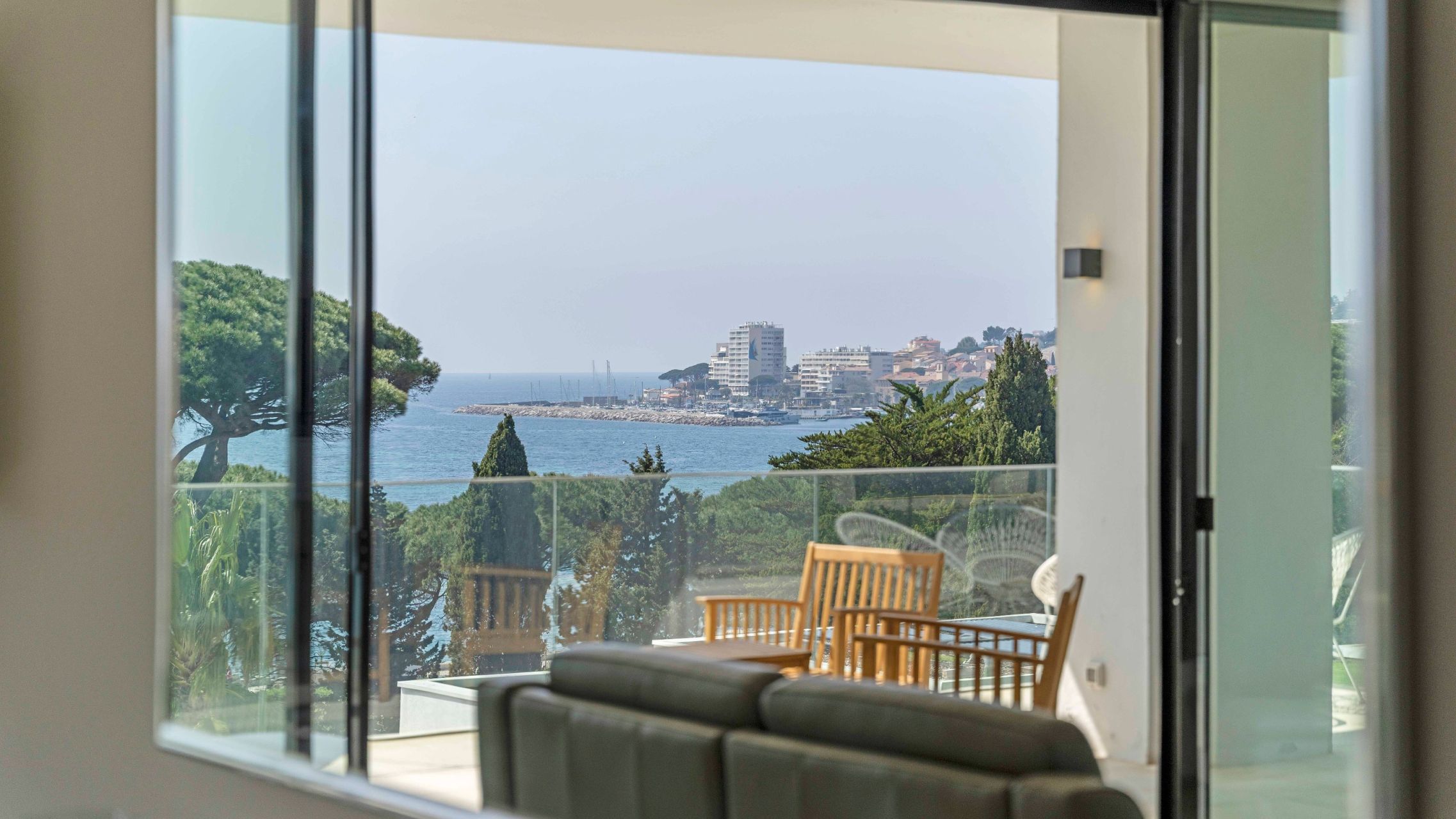 luxury apartment 4 Rooms for sale on STE MAXIME (83120)
