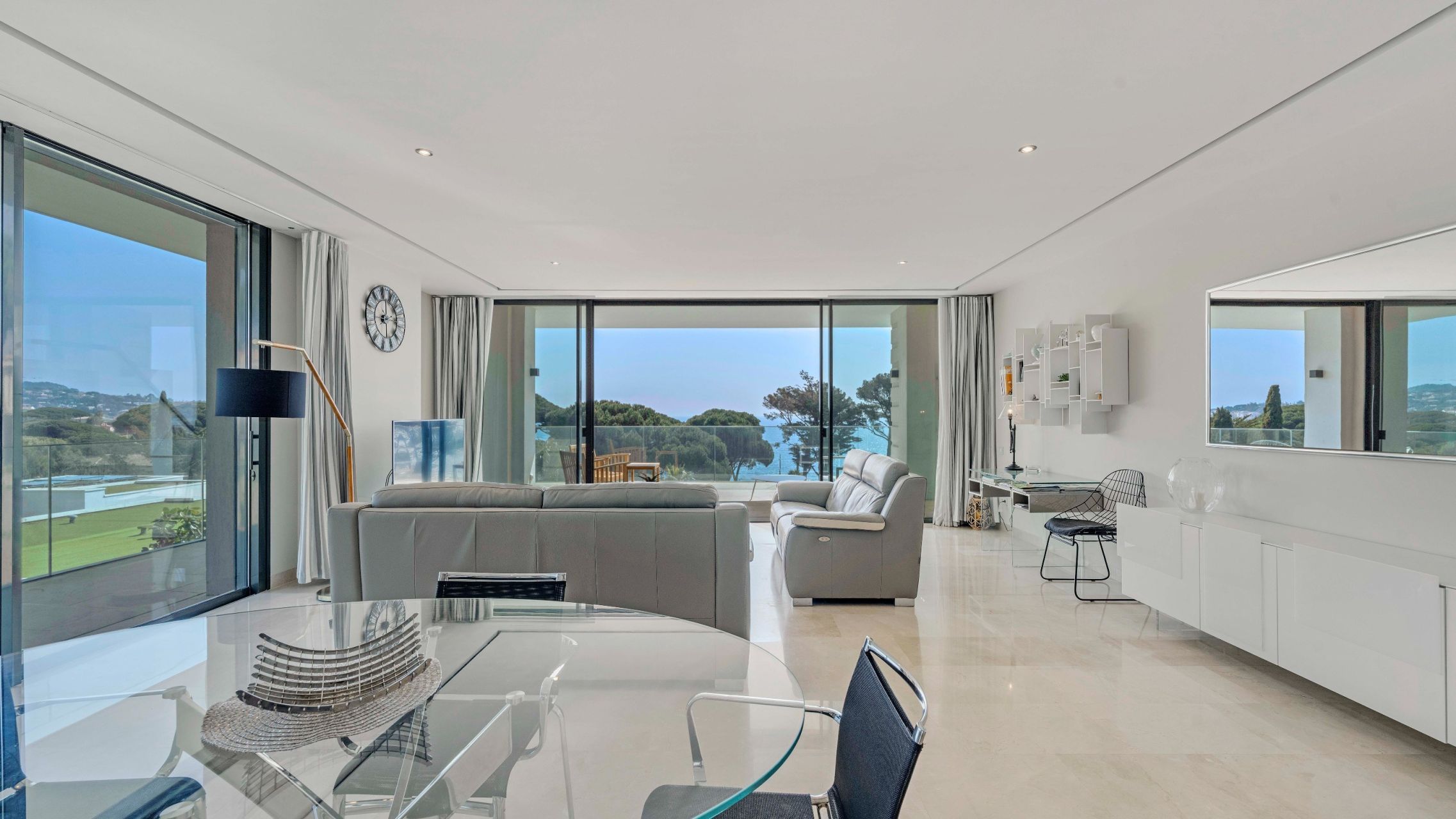 luxury apartment 4 Rooms for sale on STE MAXIME (83120)
