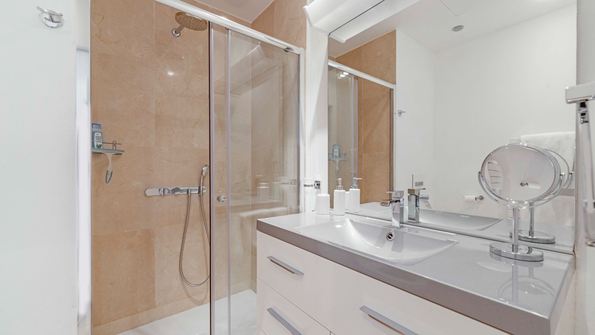 luxury apartment 4 Rooms for sale on STE MAXIME (83120)