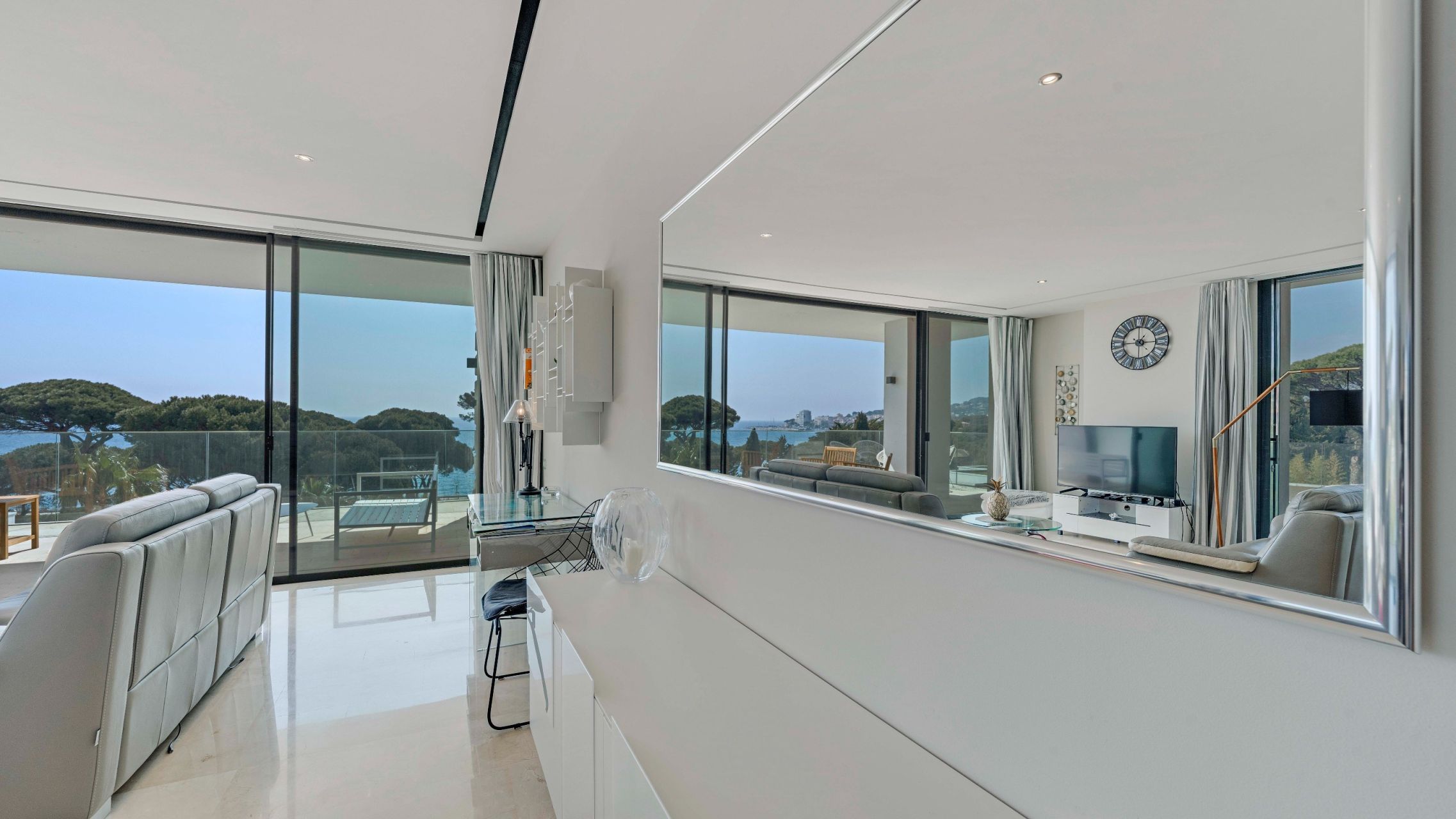 luxury apartment 4 Rooms for sale on STE MAXIME (83120)