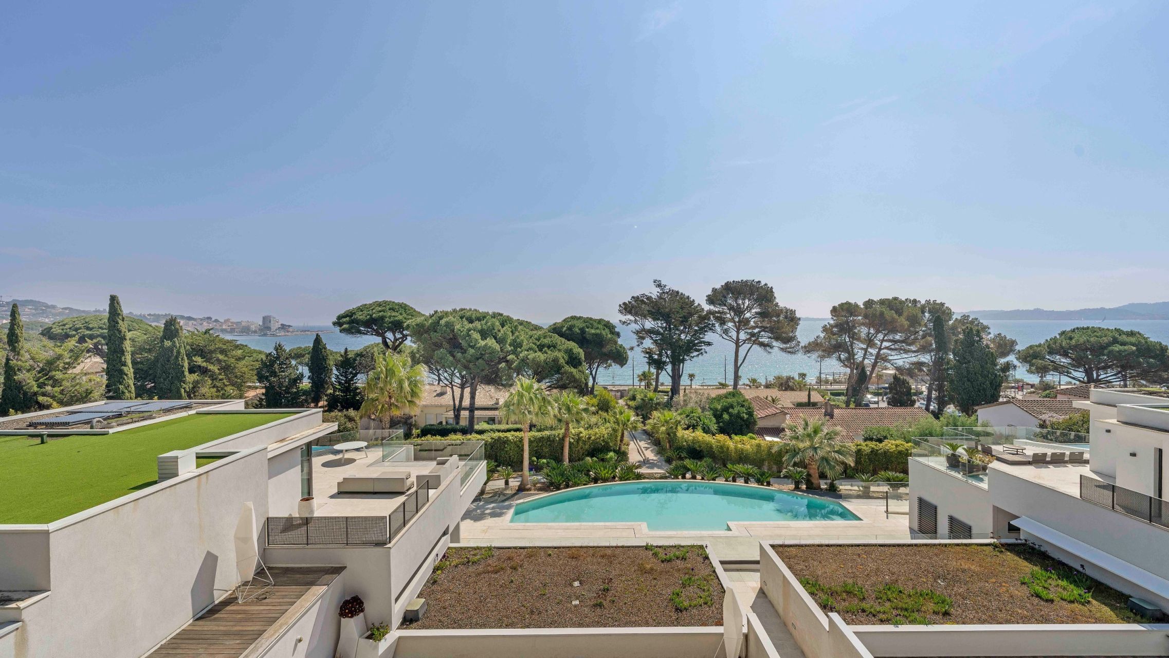 luxury apartment 4 Rooms for sale on STE MAXIME (83120)