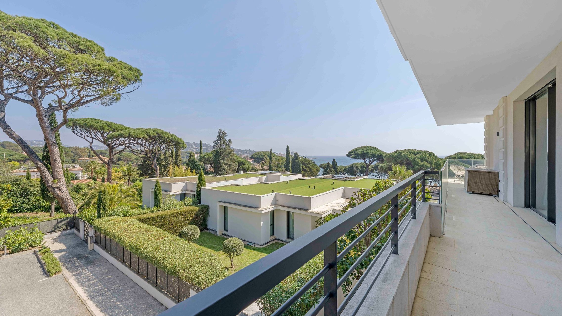 luxury apartment 4 Rooms for sale on STE MAXIME (83120)