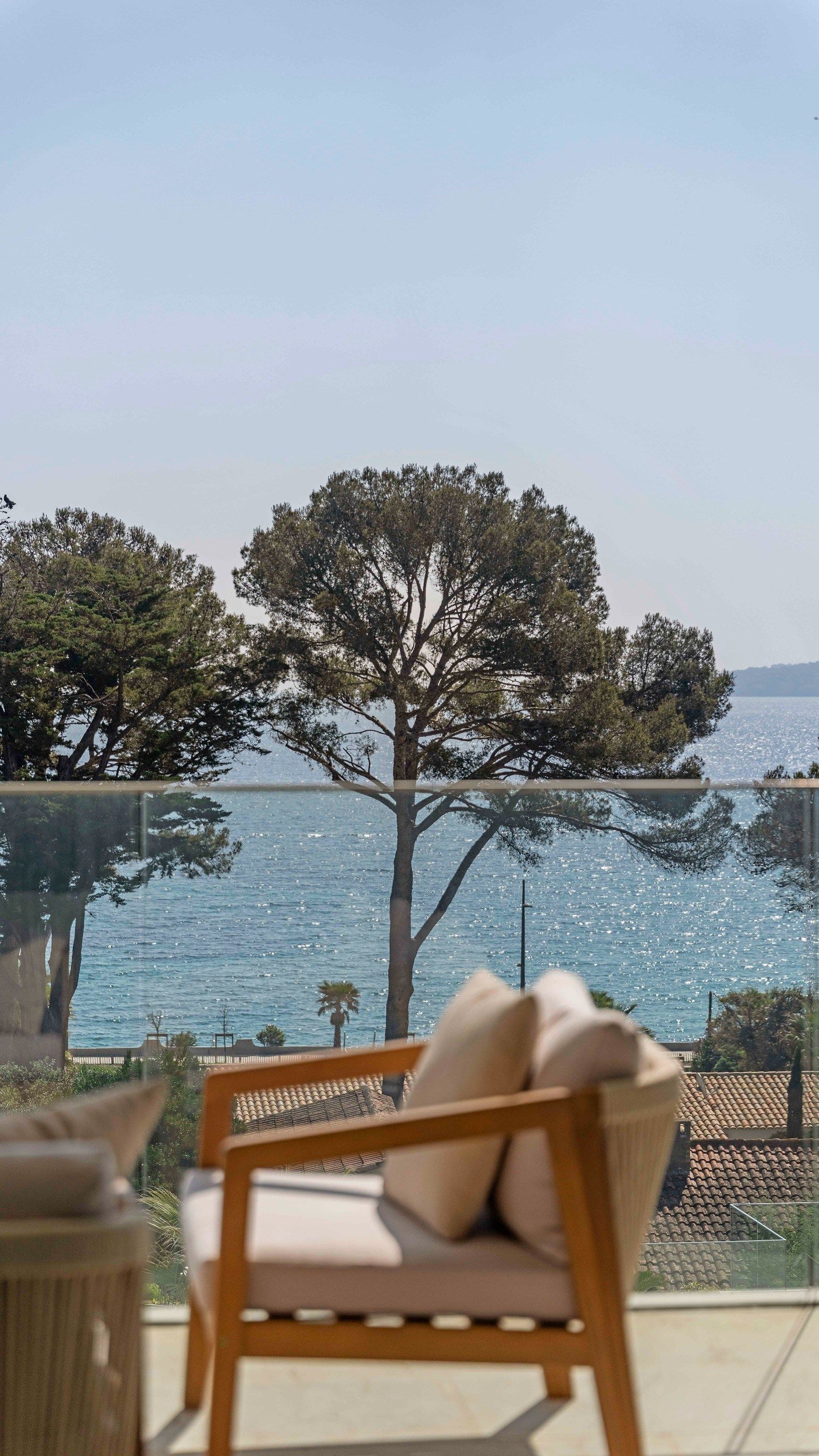 luxury apartment 4 Rooms for sale on STE MAXIME (83120)