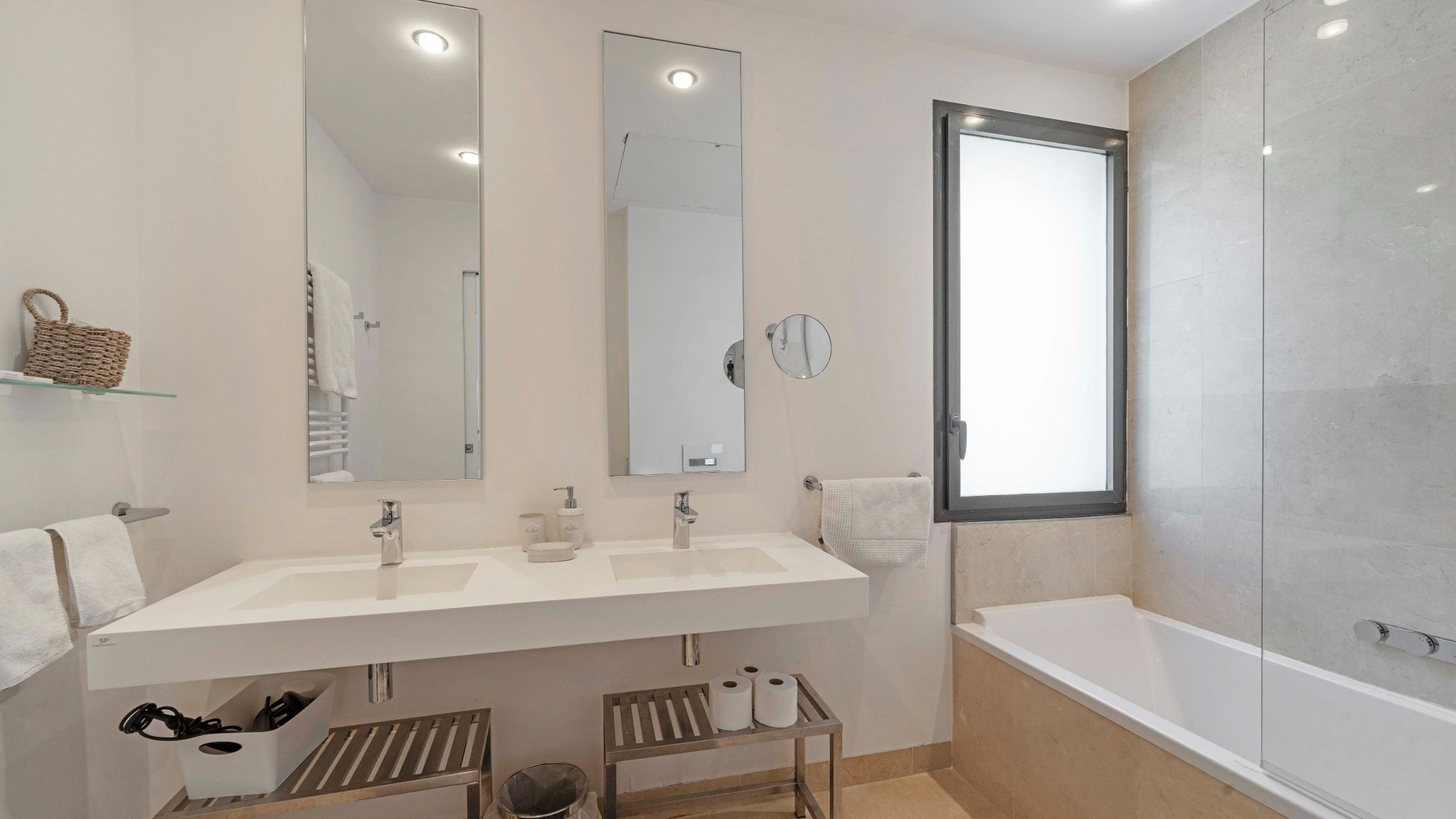 luxury apartment 4 Rooms for sale on STE MAXIME (83120)