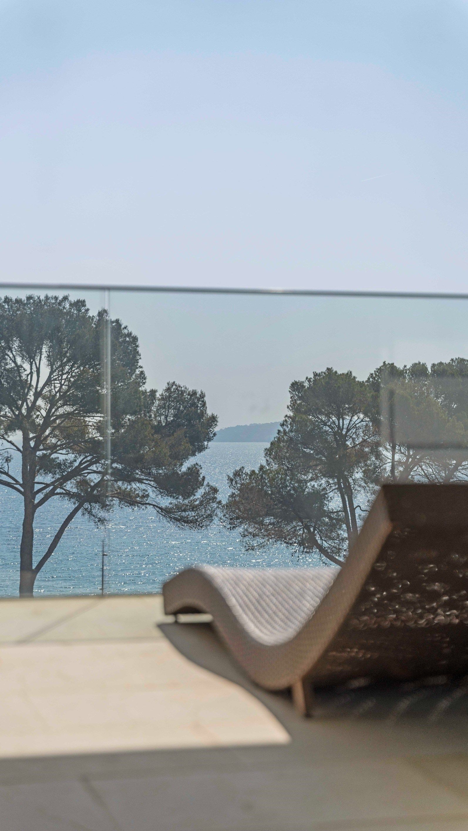 luxury apartment 4 Rooms for sale on STE MAXIME (83120)