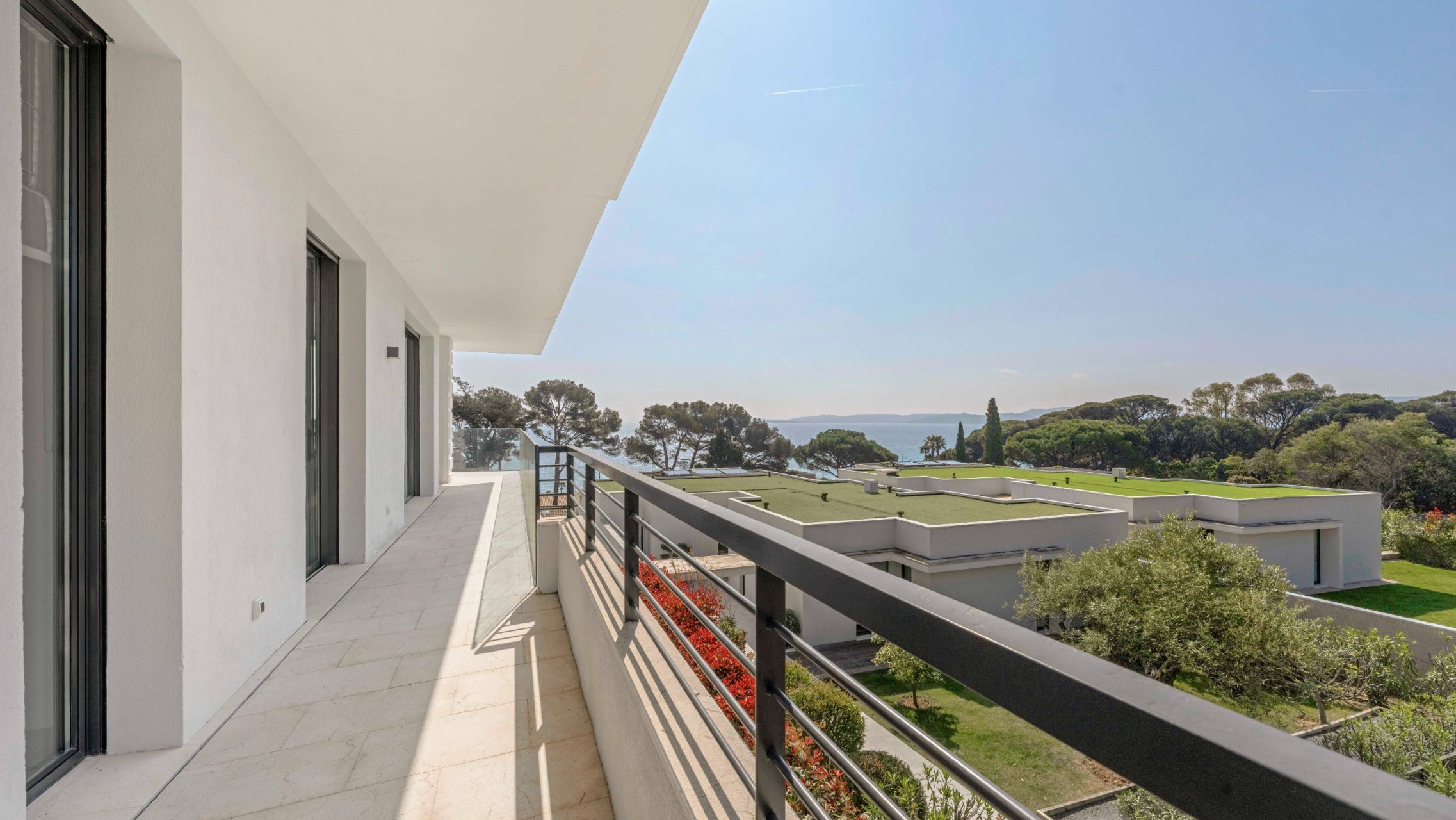 luxury apartment 4 Rooms for sale on STE MAXIME (83120)