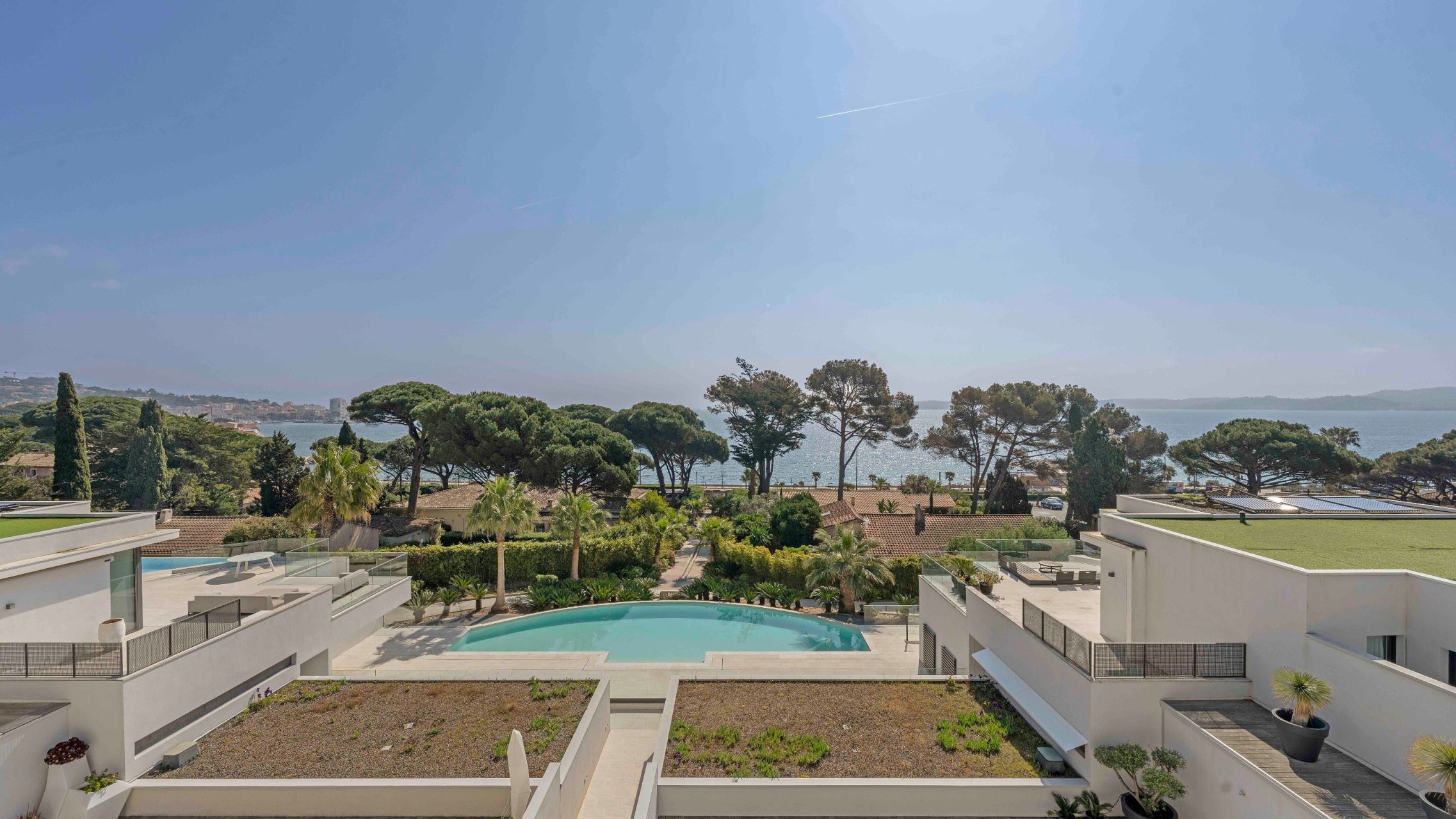 luxury apartment 4 Rooms for sale on STE MAXIME (83120)