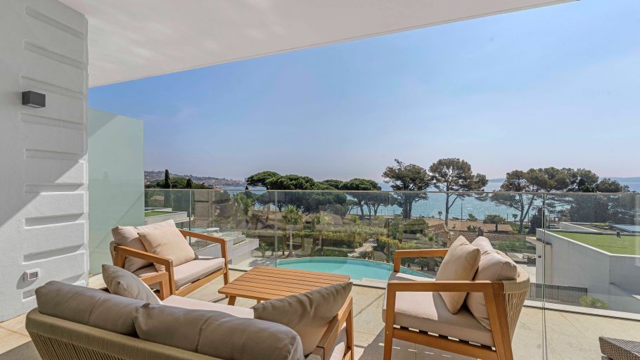 luxury apartment 4 Rooms for sale on STE MAXIME (83120)