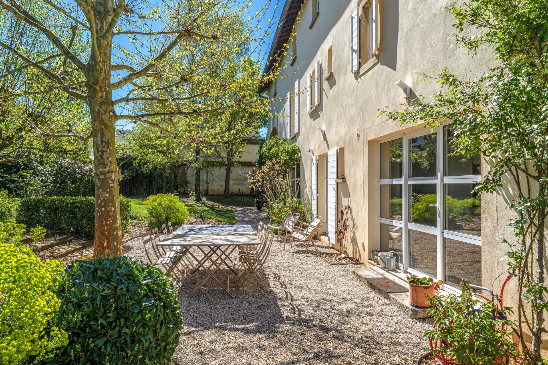 luxury house 9 Rooms for sale on CHASSELAY (69380)