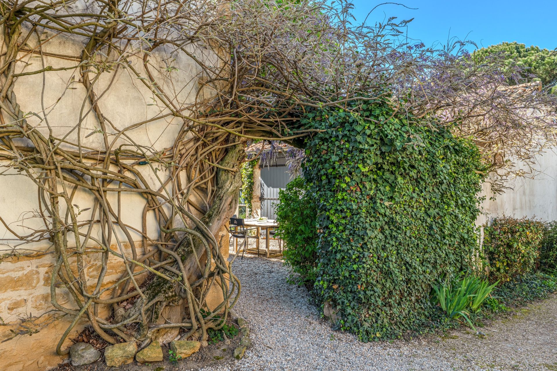 luxury house 9 Rooms for sale on CHASSELAY (69380)
