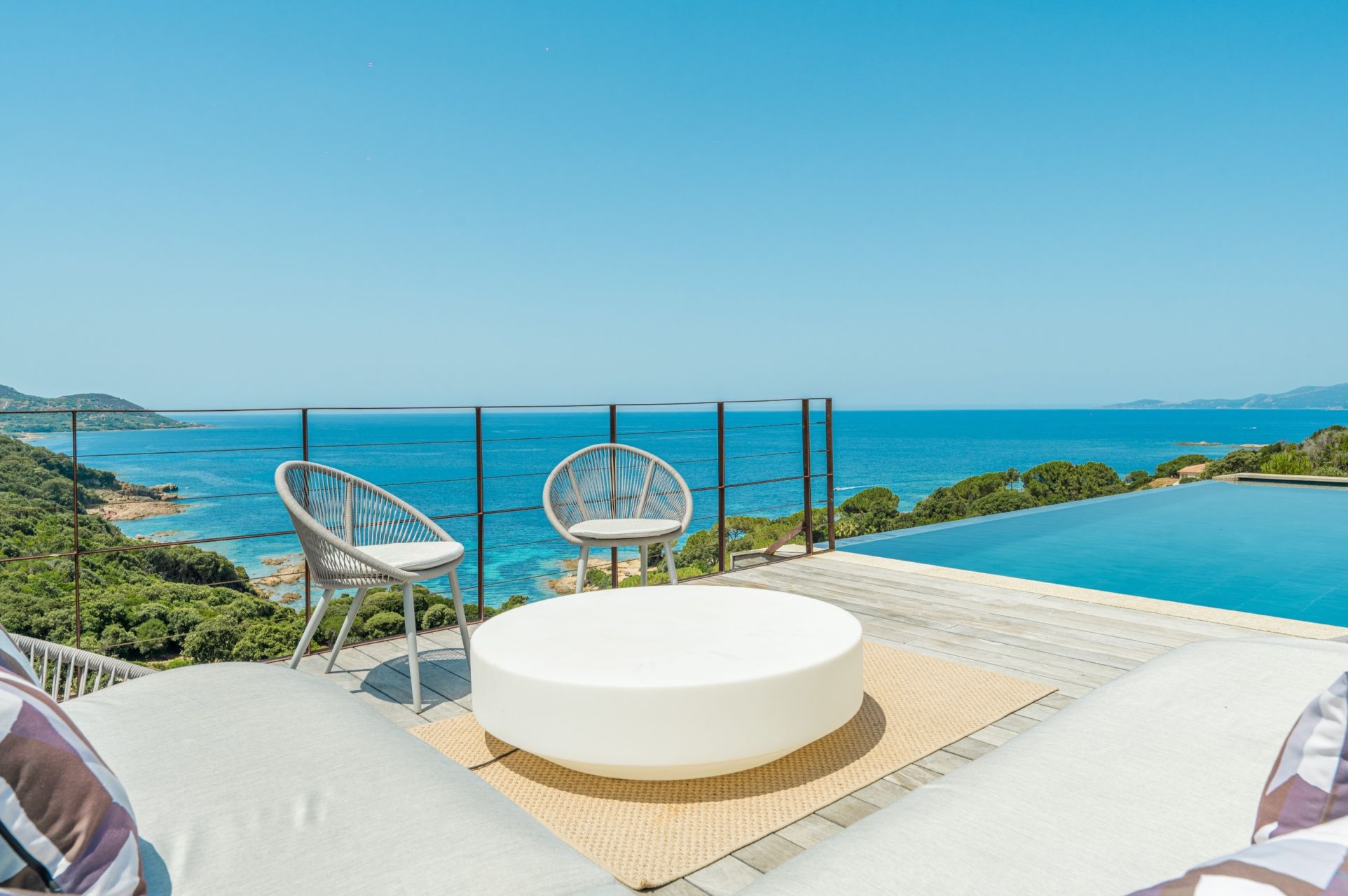 villa de luxe 6 Pièces en location saisonnière sur AJACCIO (20000)