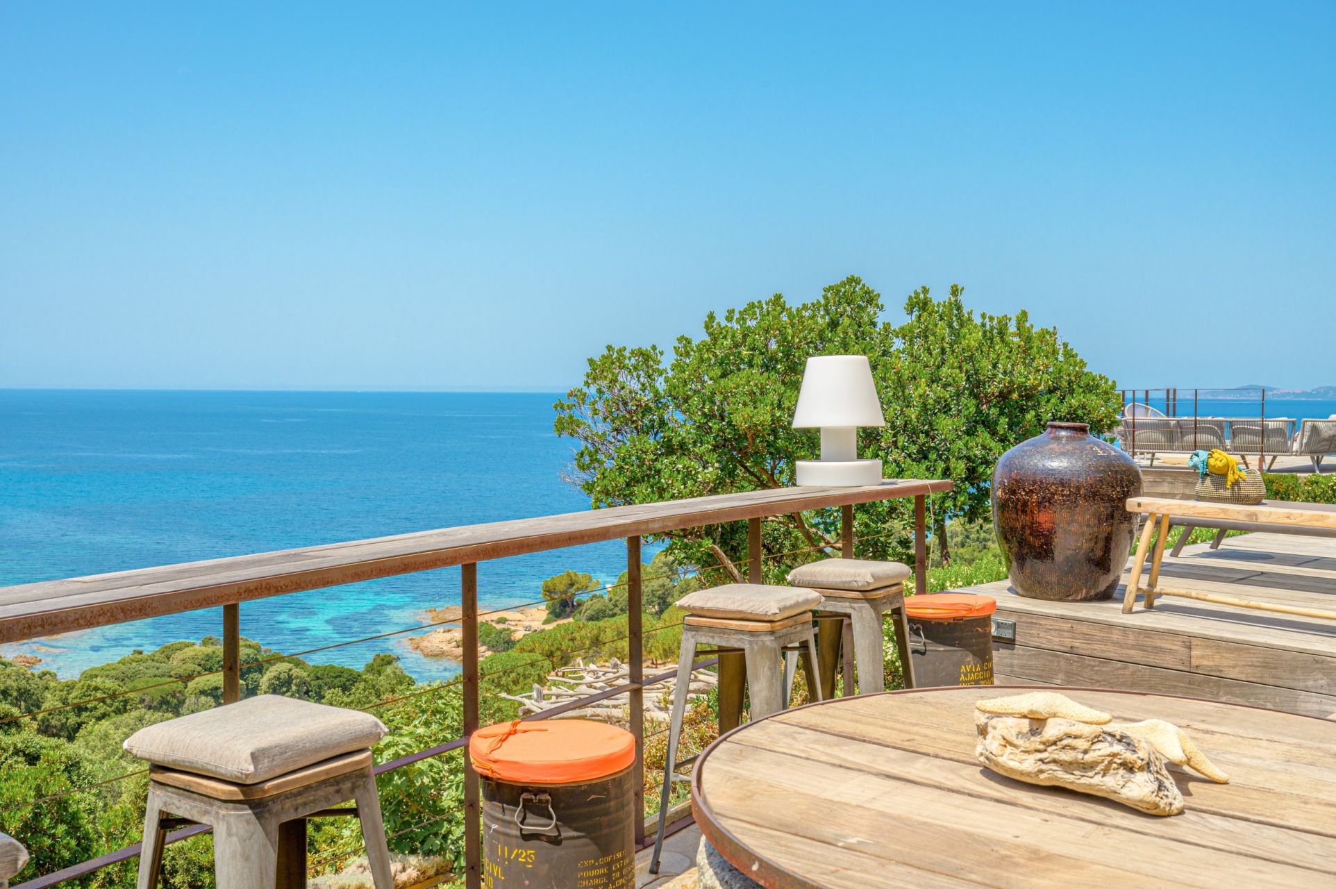 villa de luxe 6 Pièces en location saisonnière sur AJACCIO (20000)