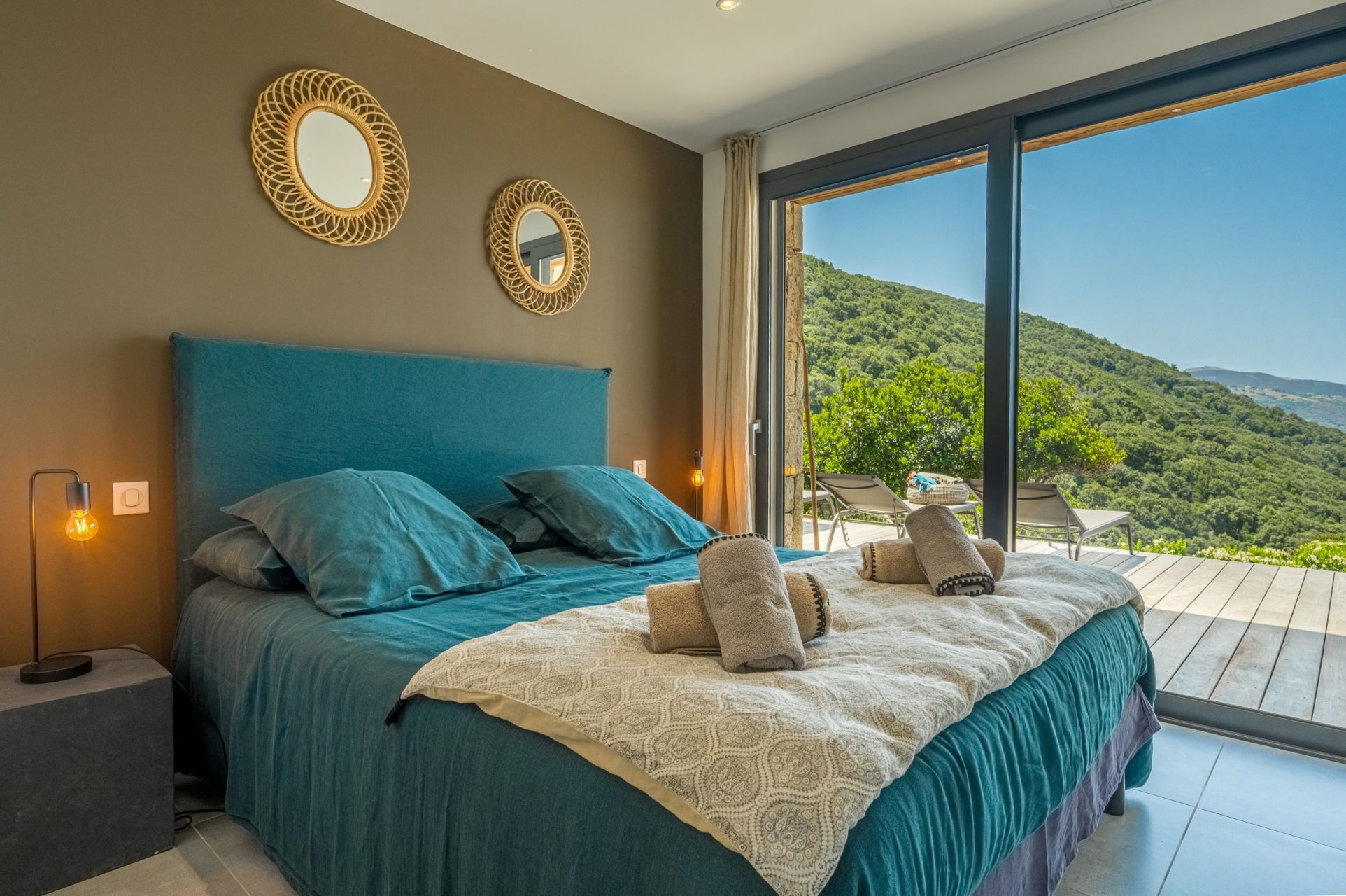 villa de luxe 6 Pièces en location saisonnière sur AJACCIO (20000)