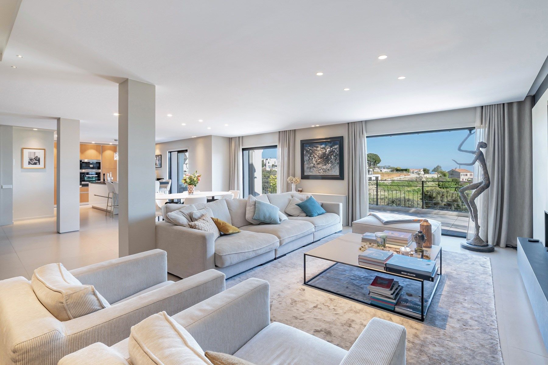luxury villa 8 Rooms for sale on CAGNES SUR MER (06800)