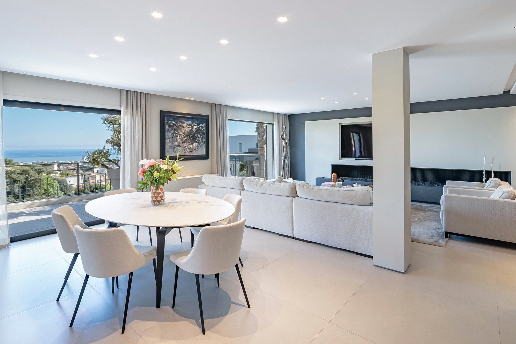 luxury villa 8 Rooms for sale on CAGNES SUR MER (06800)