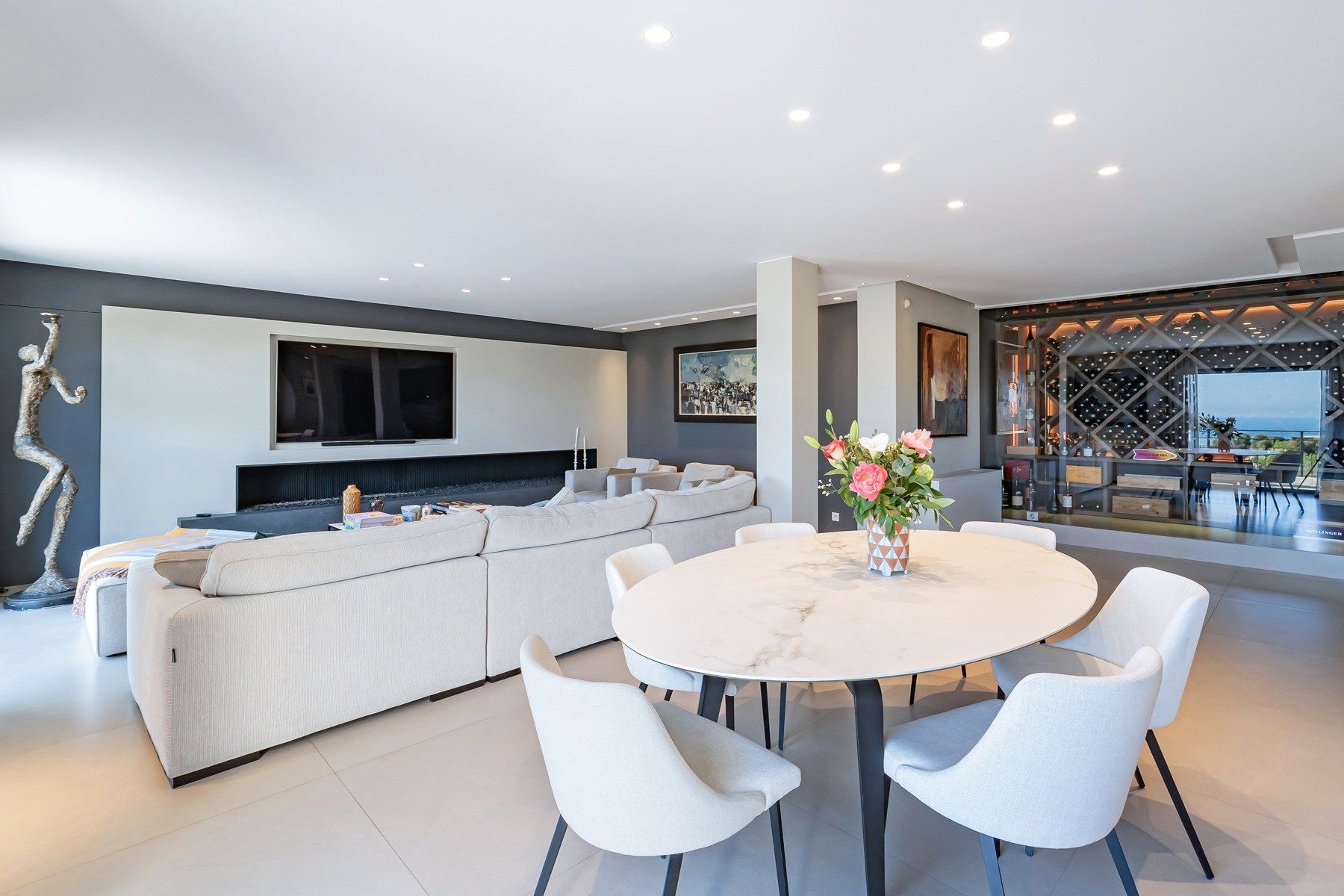 luxury villa 8 Rooms for sale on CAGNES SUR MER (06800)