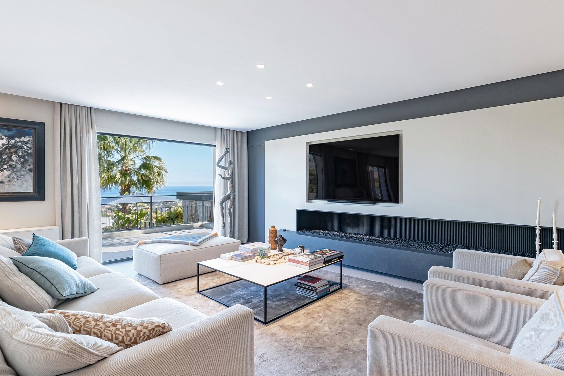 luxury villa 8 Rooms for sale on CAGNES SUR MER (06800)