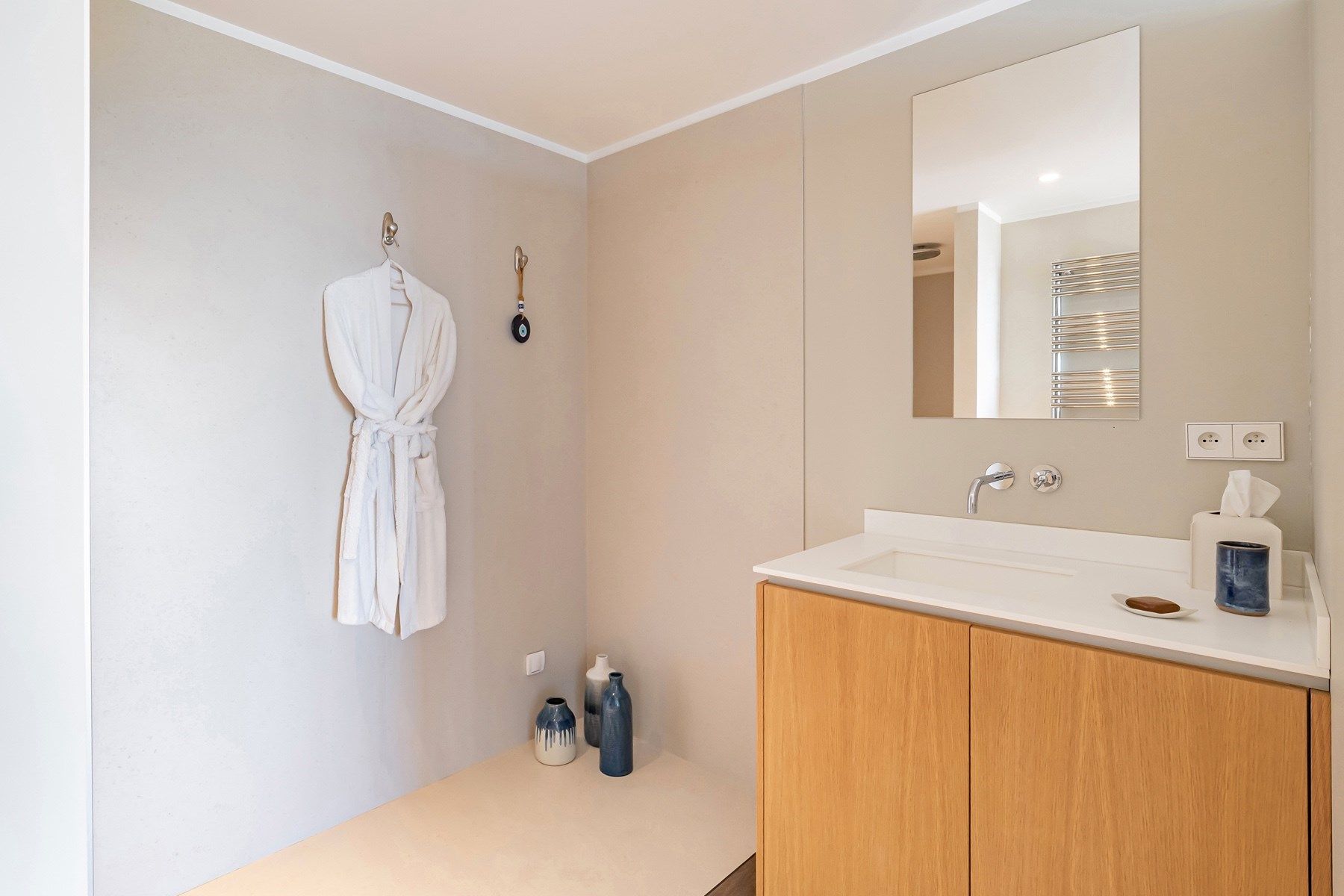 luxury villa 8 Rooms for sale on CAGNES SUR MER (06800)
