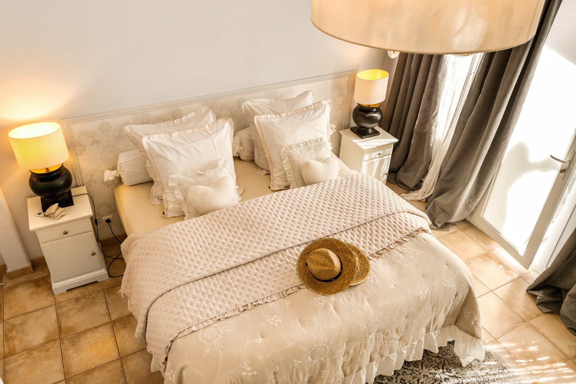 luxury provencale house 13 Rooms for sale on COTIGNAC (83570)