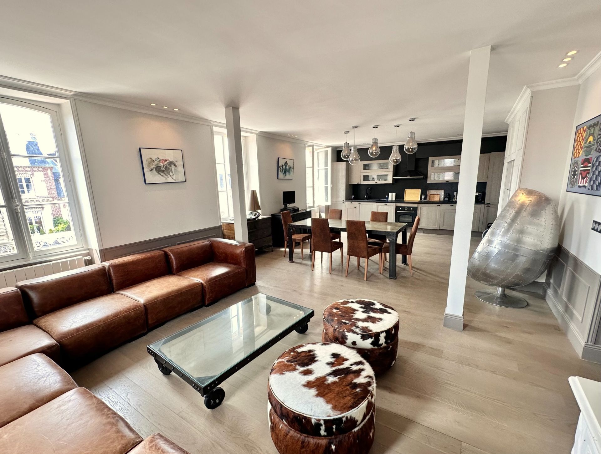 luxury apartment 5 Rooms for sale on DEAUVILLE (14800)