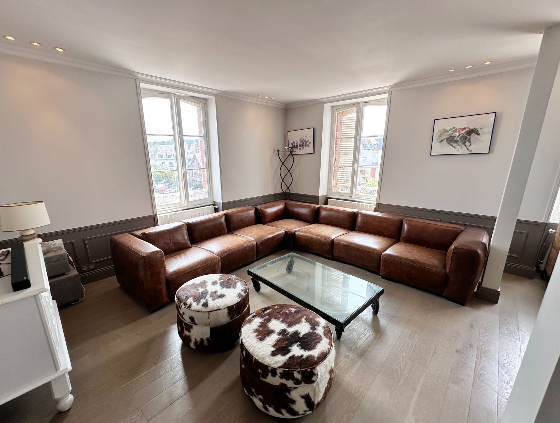 luxury apartment 5 Rooms for sale on DEAUVILLE (14800)