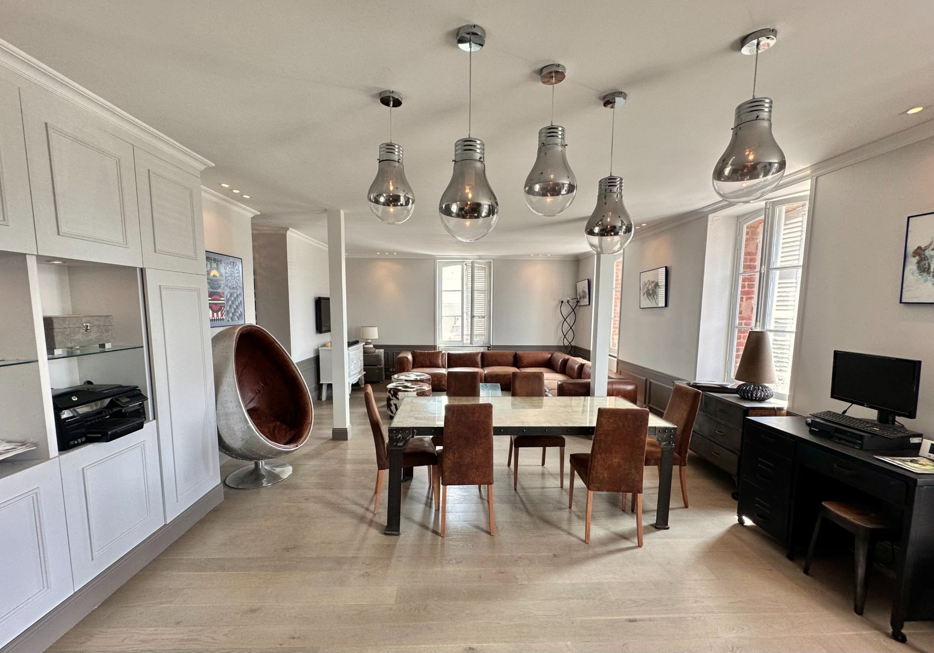 luxury apartment 5 Rooms for sale on DEAUVILLE (14800)