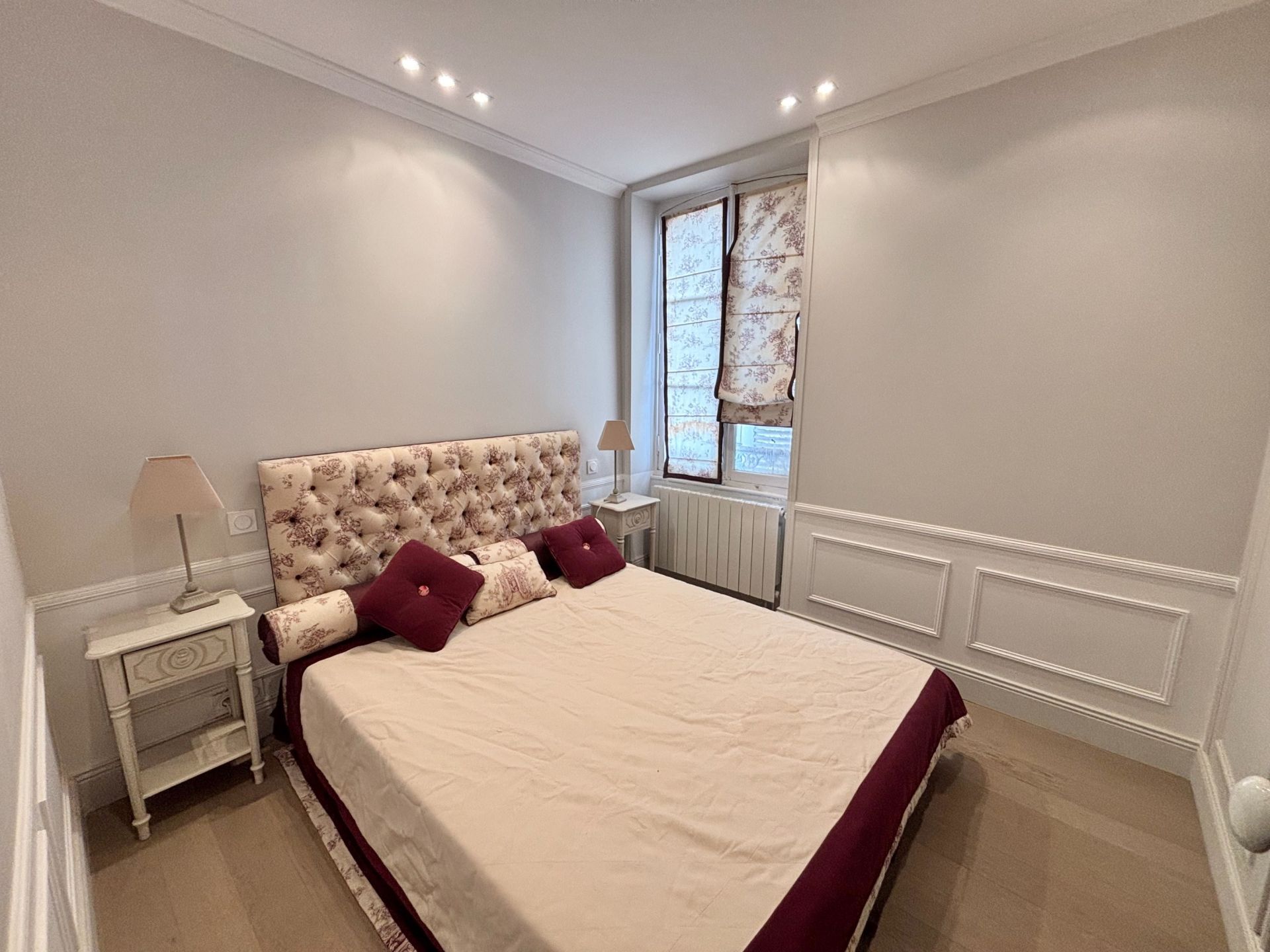 luxury apartment 5 Rooms for sale on DEAUVILLE (14800)