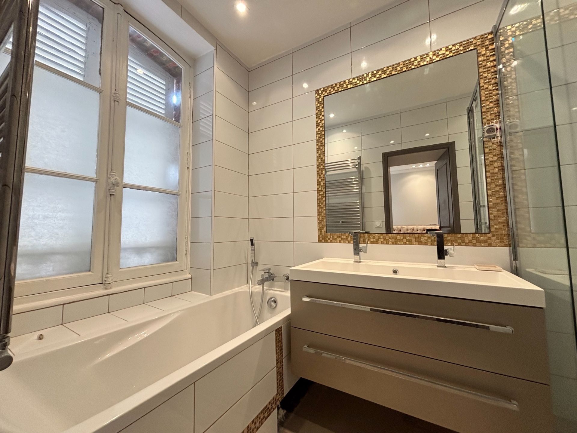 luxury apartment 5 Rooms for sale on DEAUVILLE (14800)